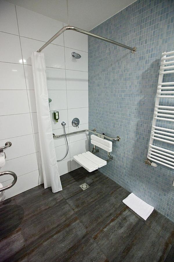 Standard Twin Room - Disability Access - Photo 2