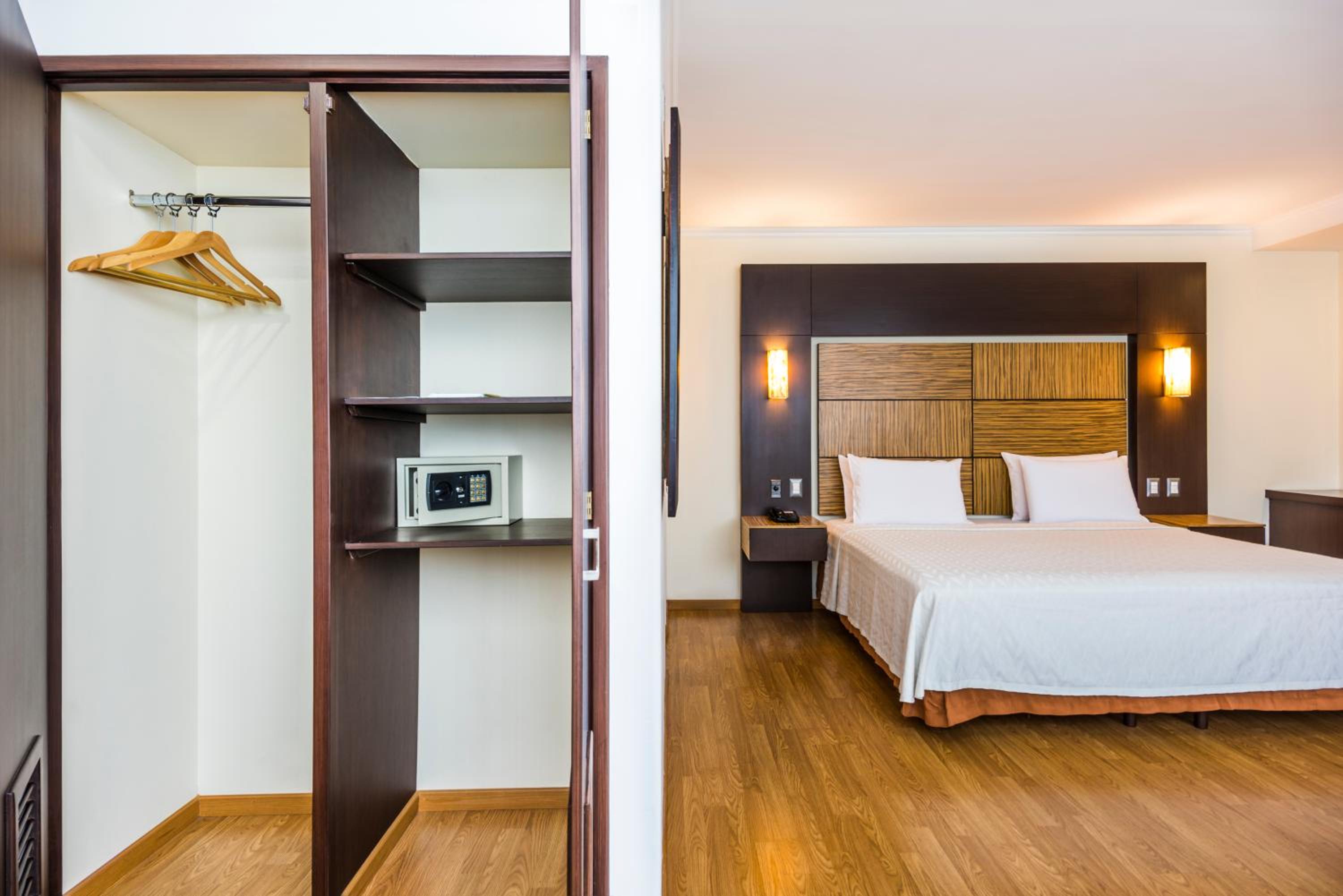 Deluxe Double Room - Photo 7