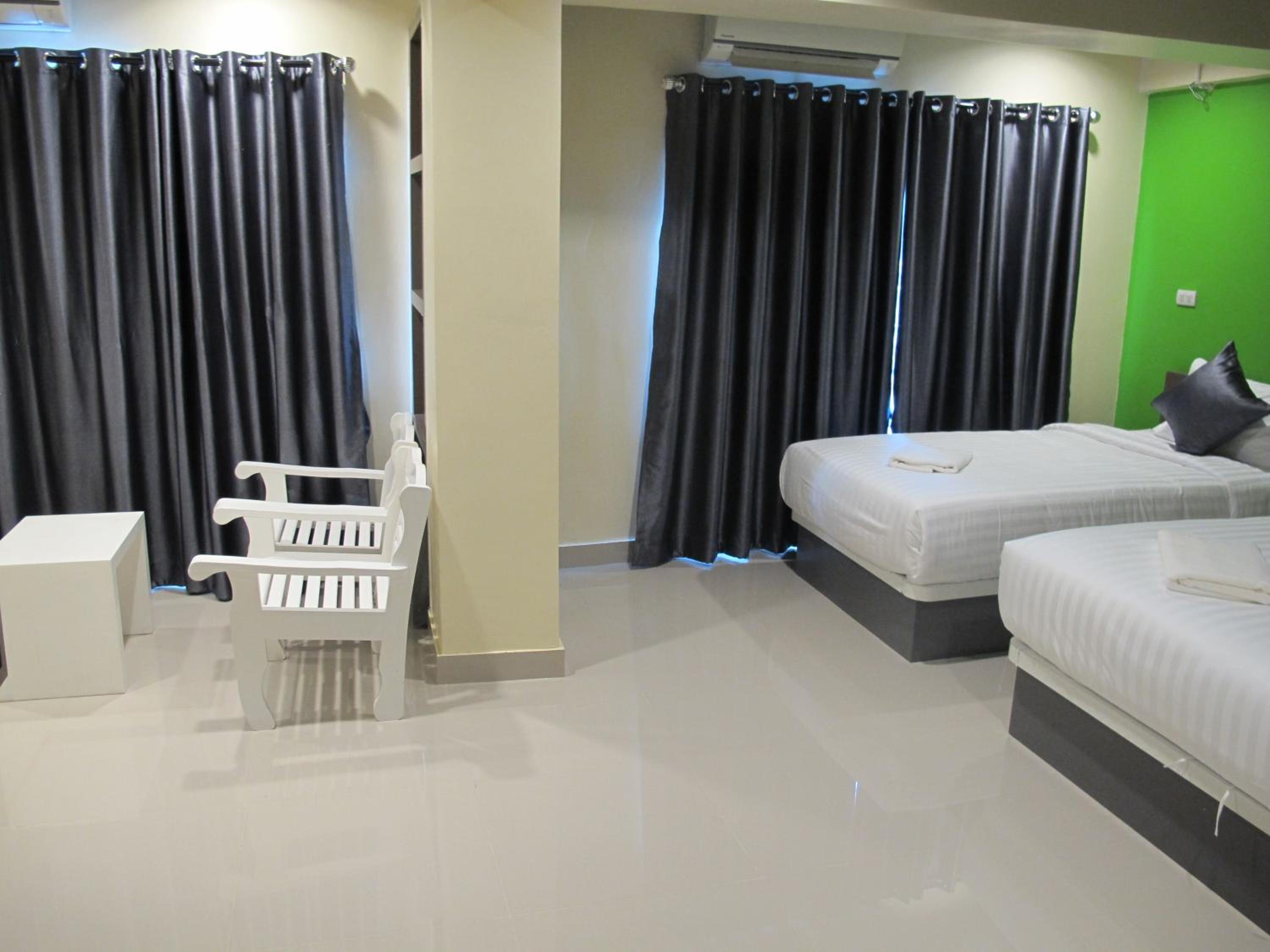 Superior Suite - Round Trip Transfer photo 3