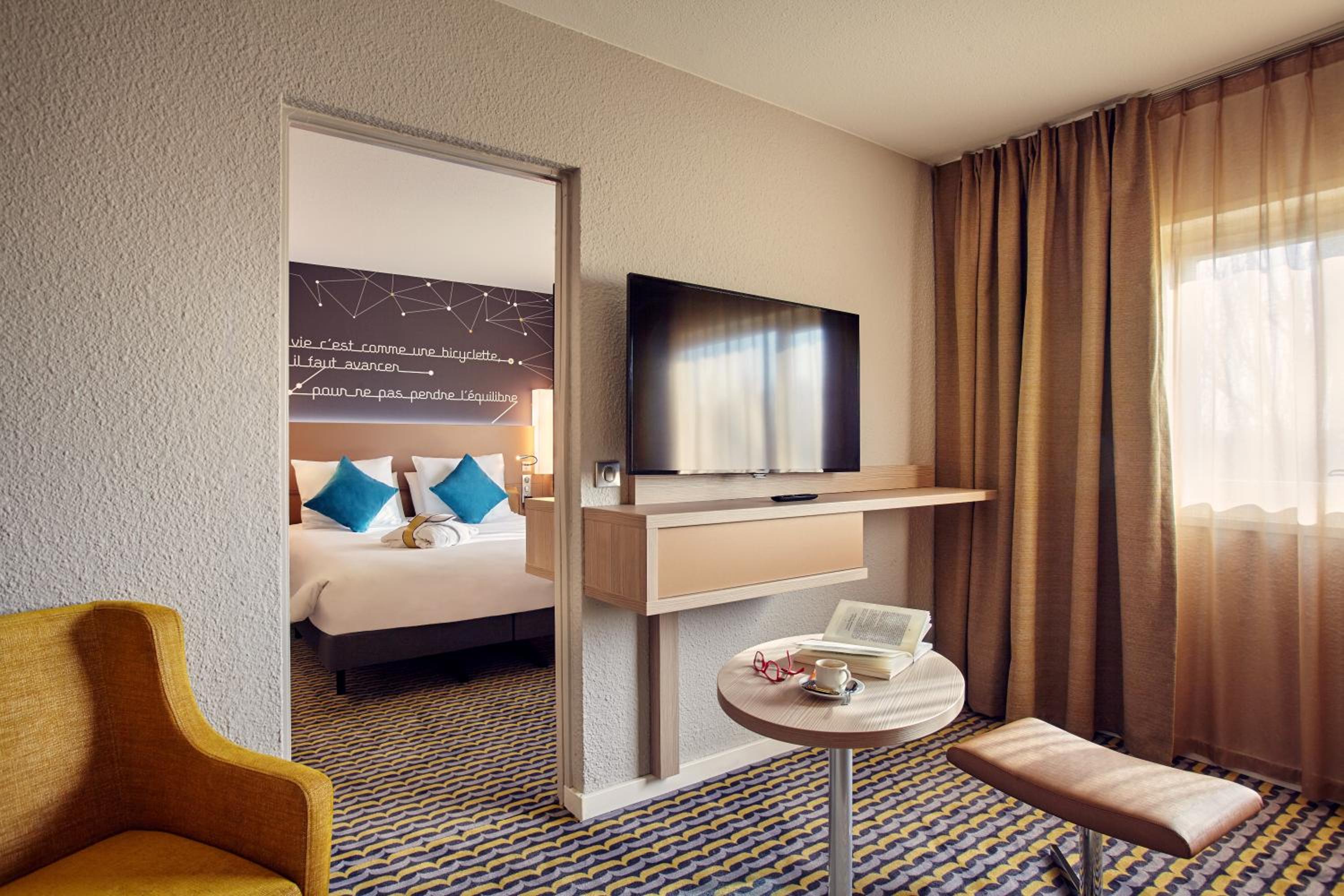 Junior Suite with One Double Bed and One Sofabed - Photo 4
