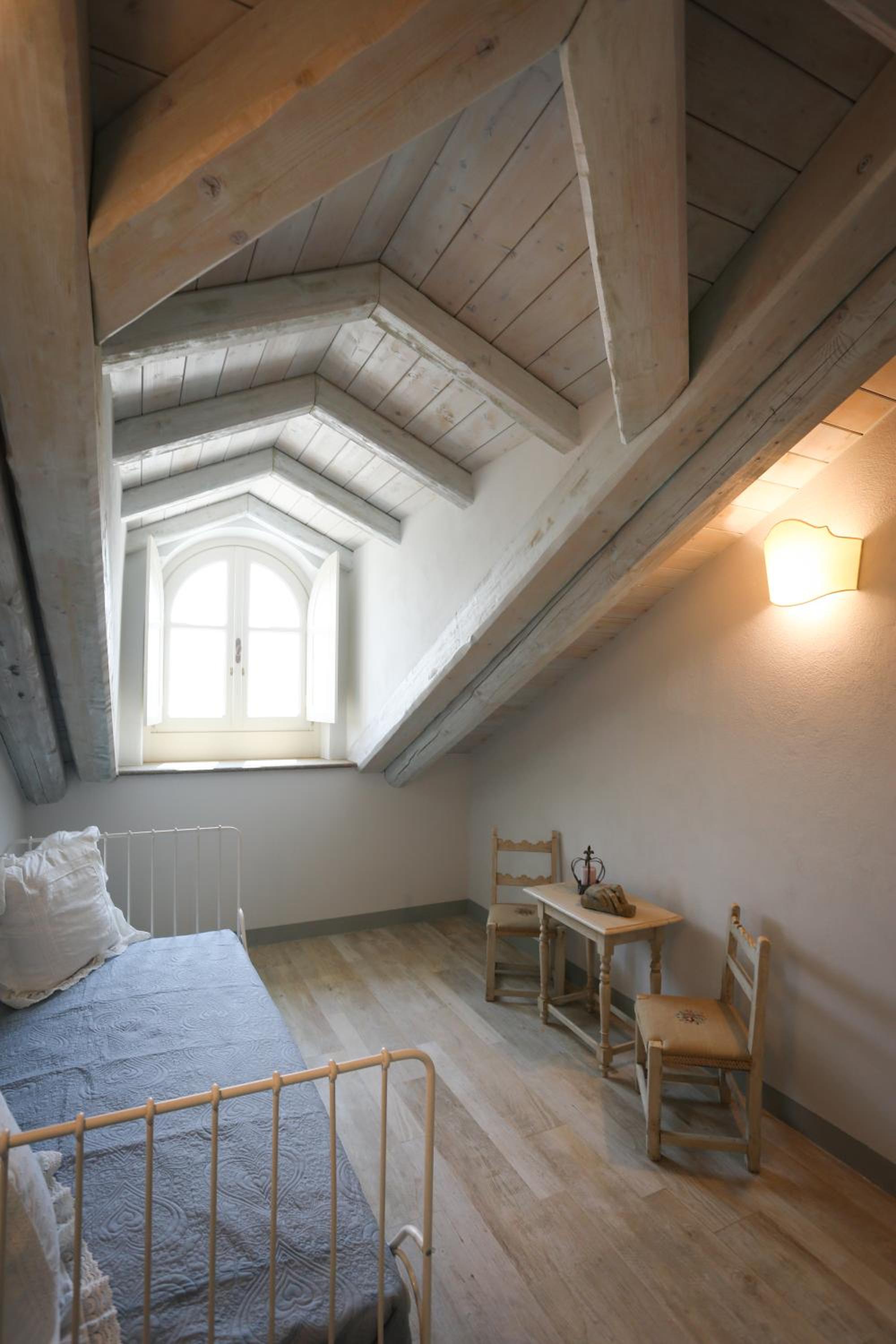 Deluxe Double Room (2 Adults + 1 Child) photo 2