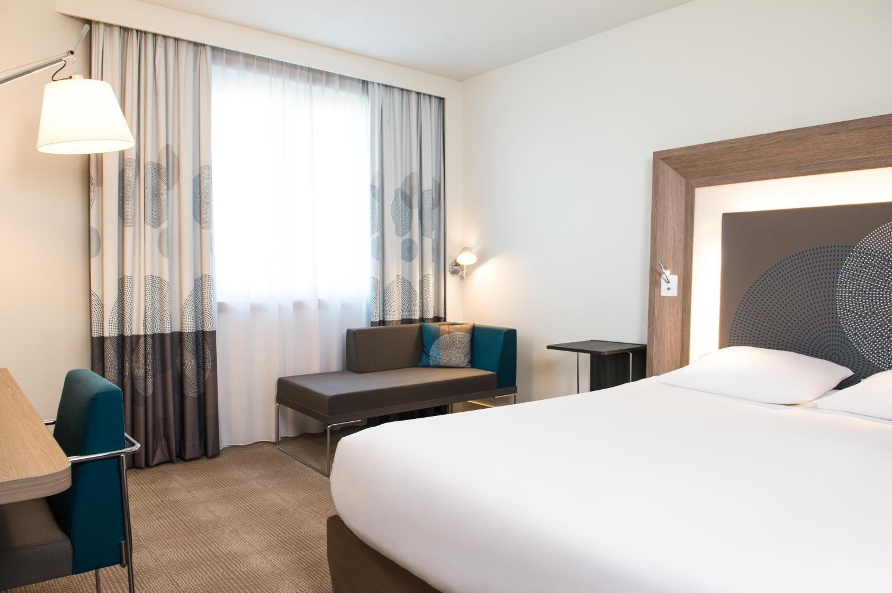 Premium Superior Room with 1 Double Bed - Photo 10