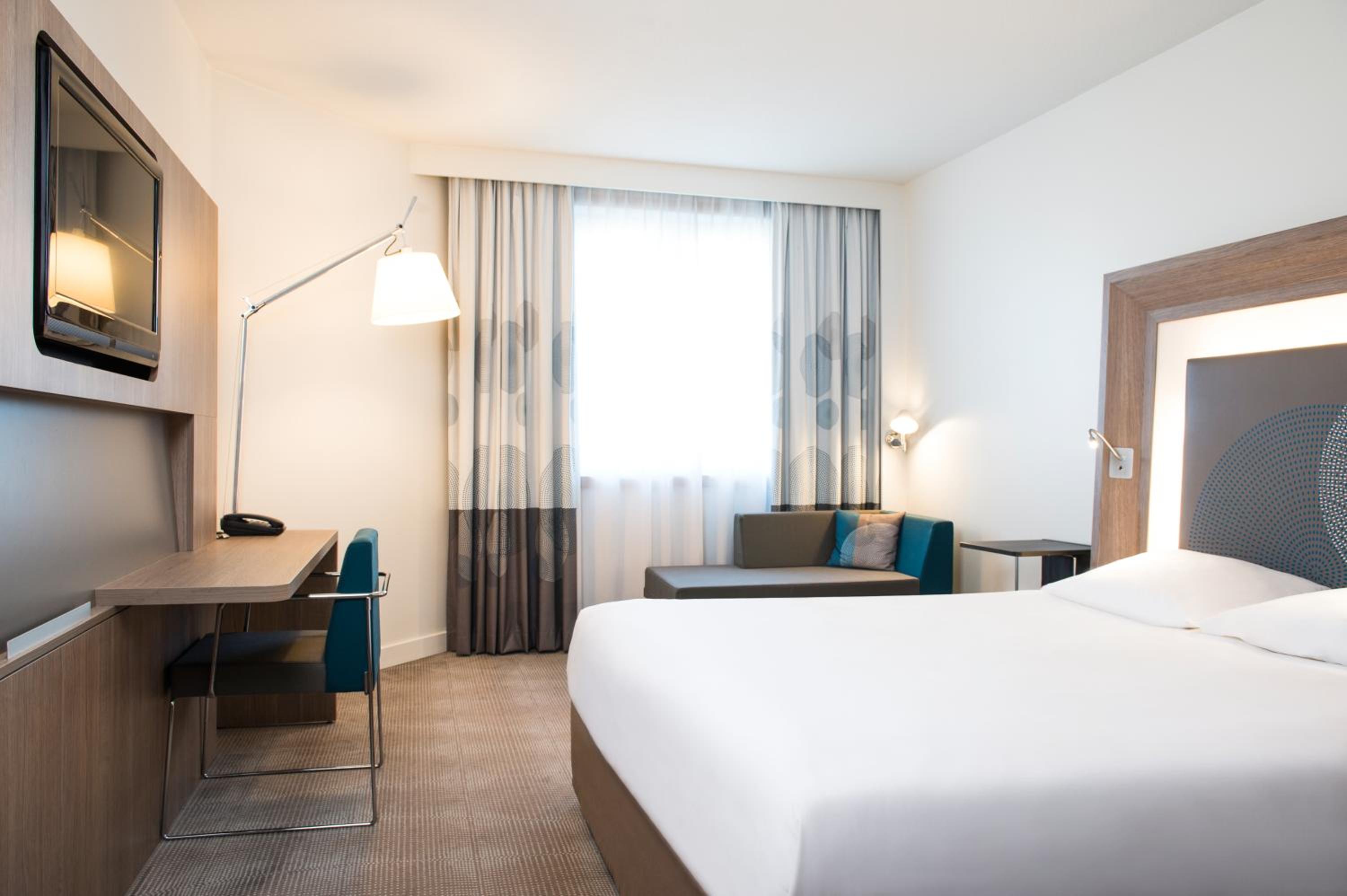 Premium Superior Room with 1 Double Bed - Photo 11