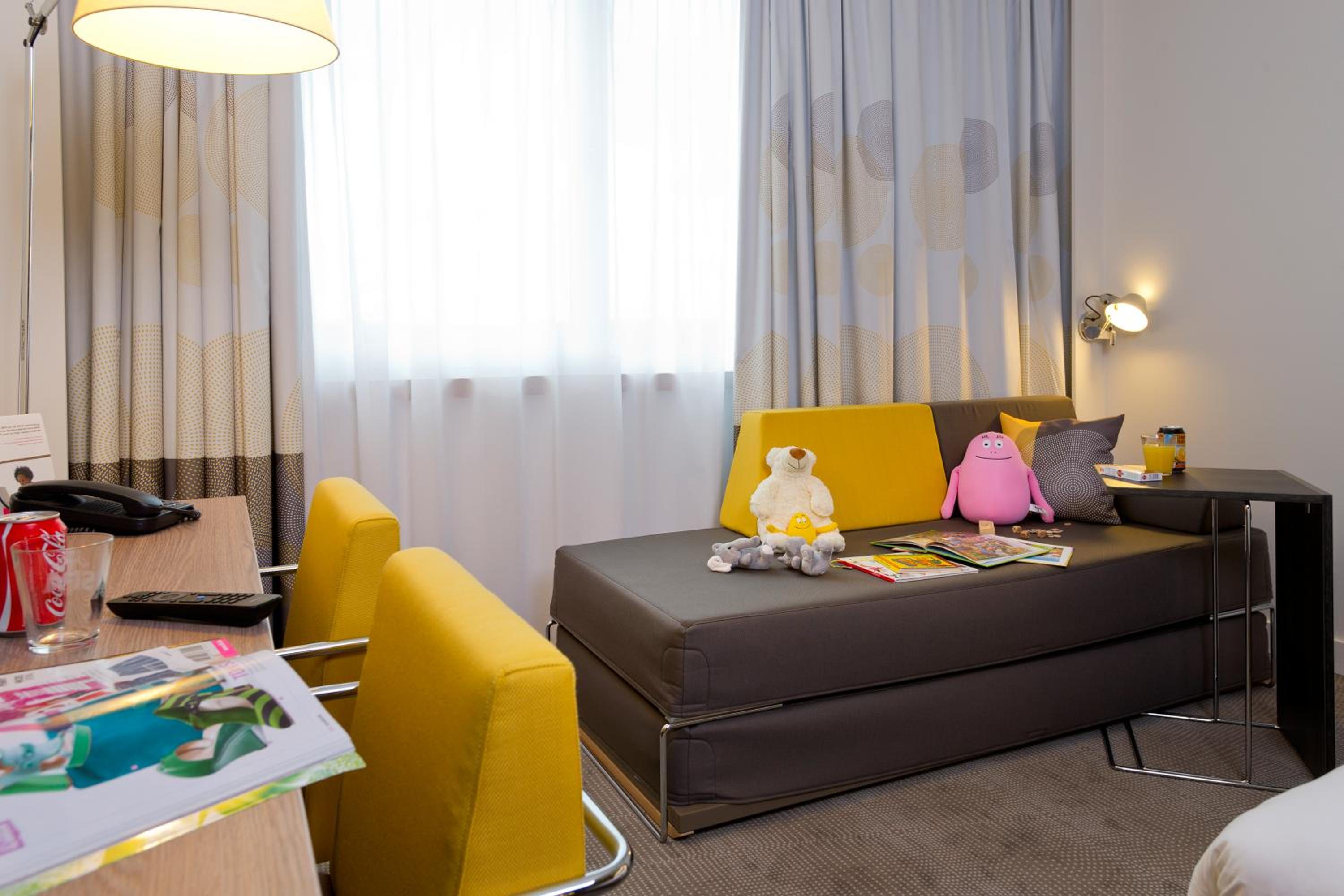 Premium Superior Room with 1 Double Bed and Sofa thumbnail 6
