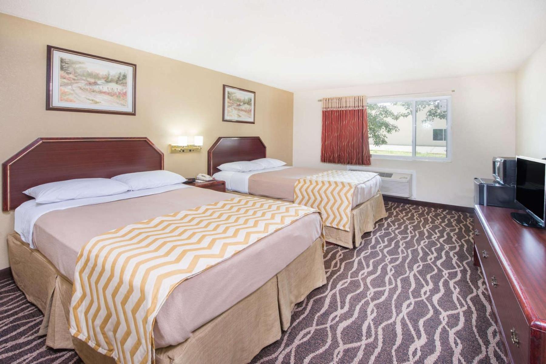 Double Room with Two Double Beds - Non-Smoking photo 3