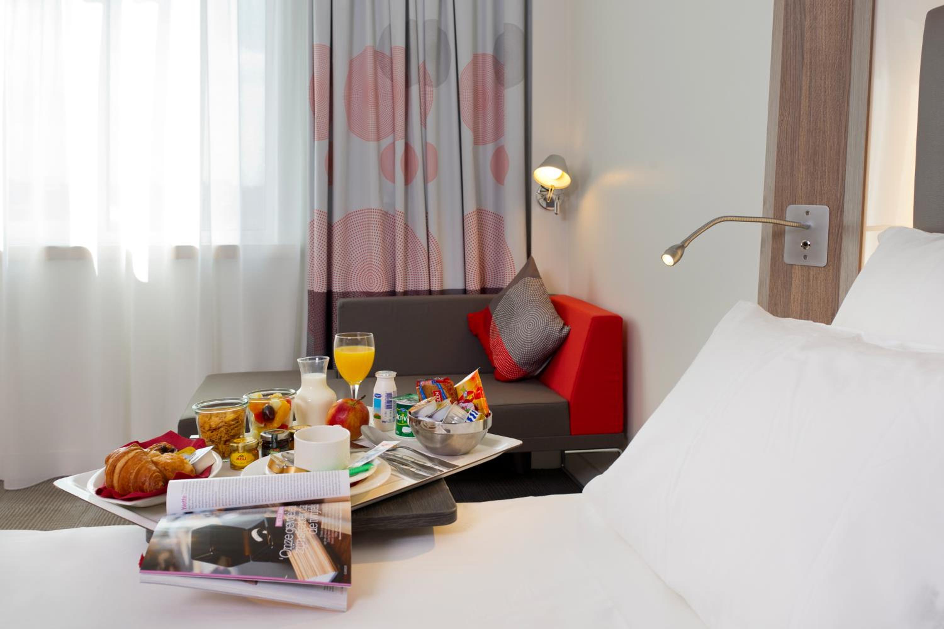 Premium Superior Room with 1 Double Bed thumbnail 6