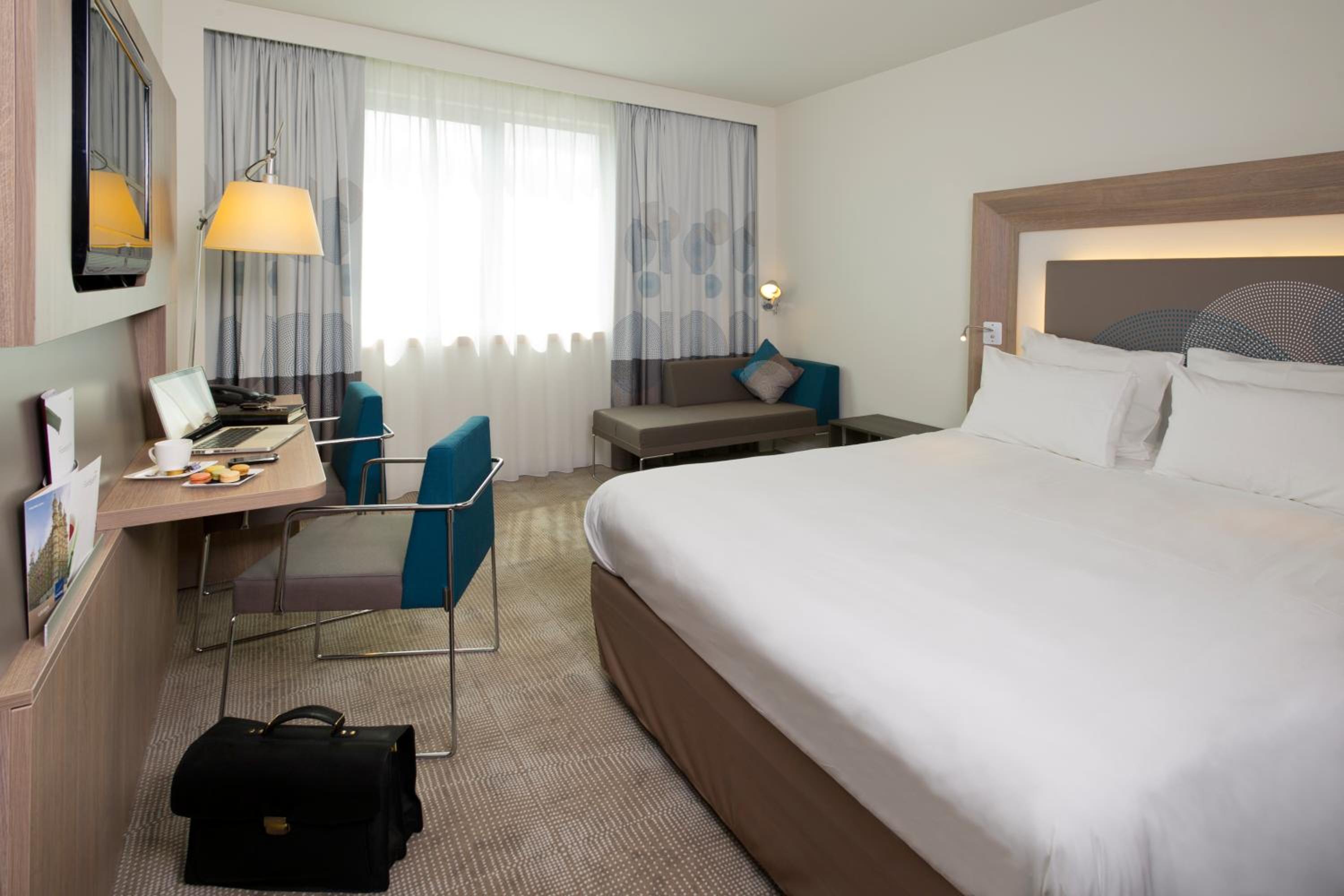 Premium Superior Room with 1 Double Bed - Photo 15