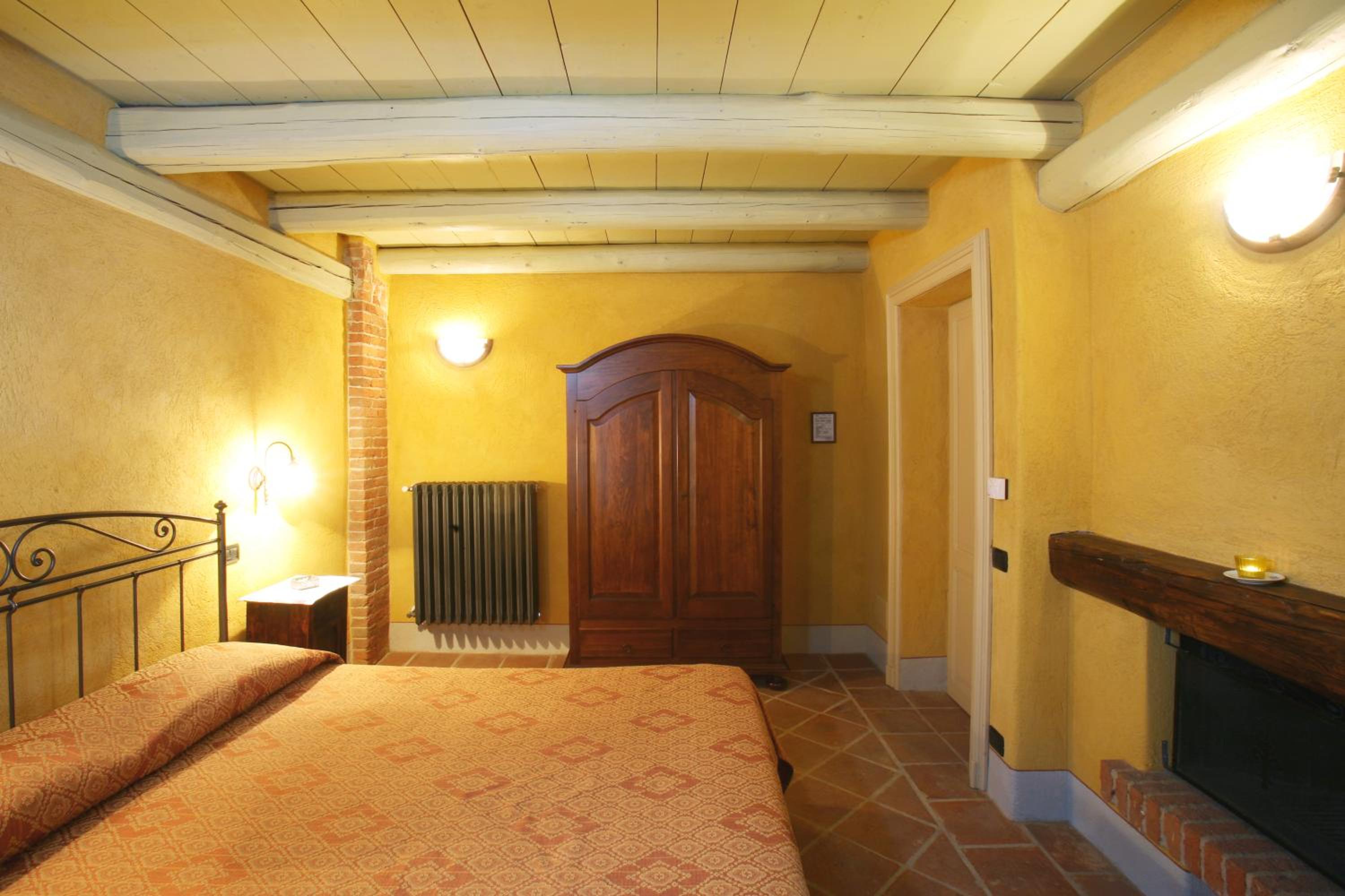 Double or Twin Room with Private Bathroom - Photo 4