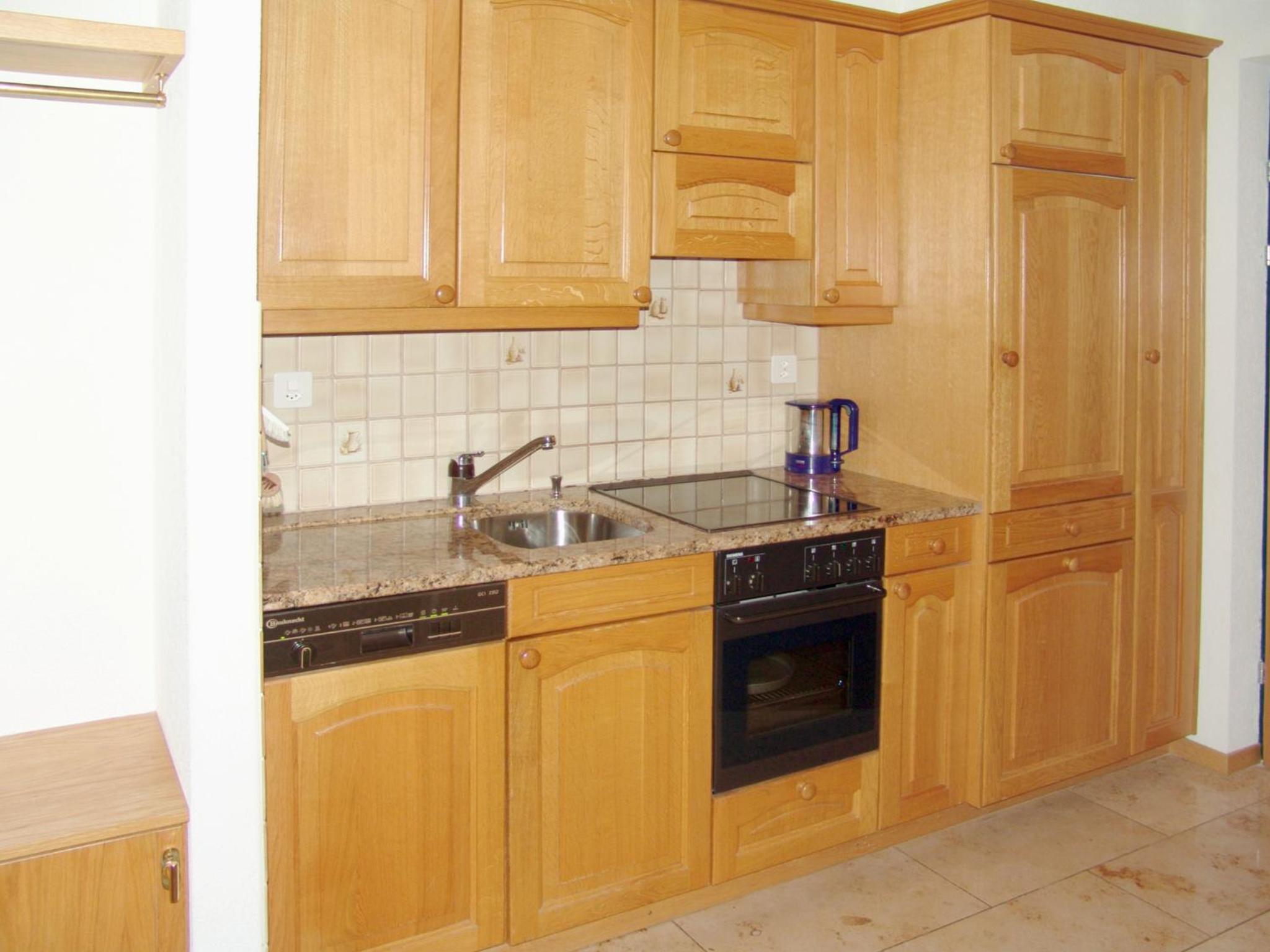 Superior One-Bedroom Apartment - Photo 3
