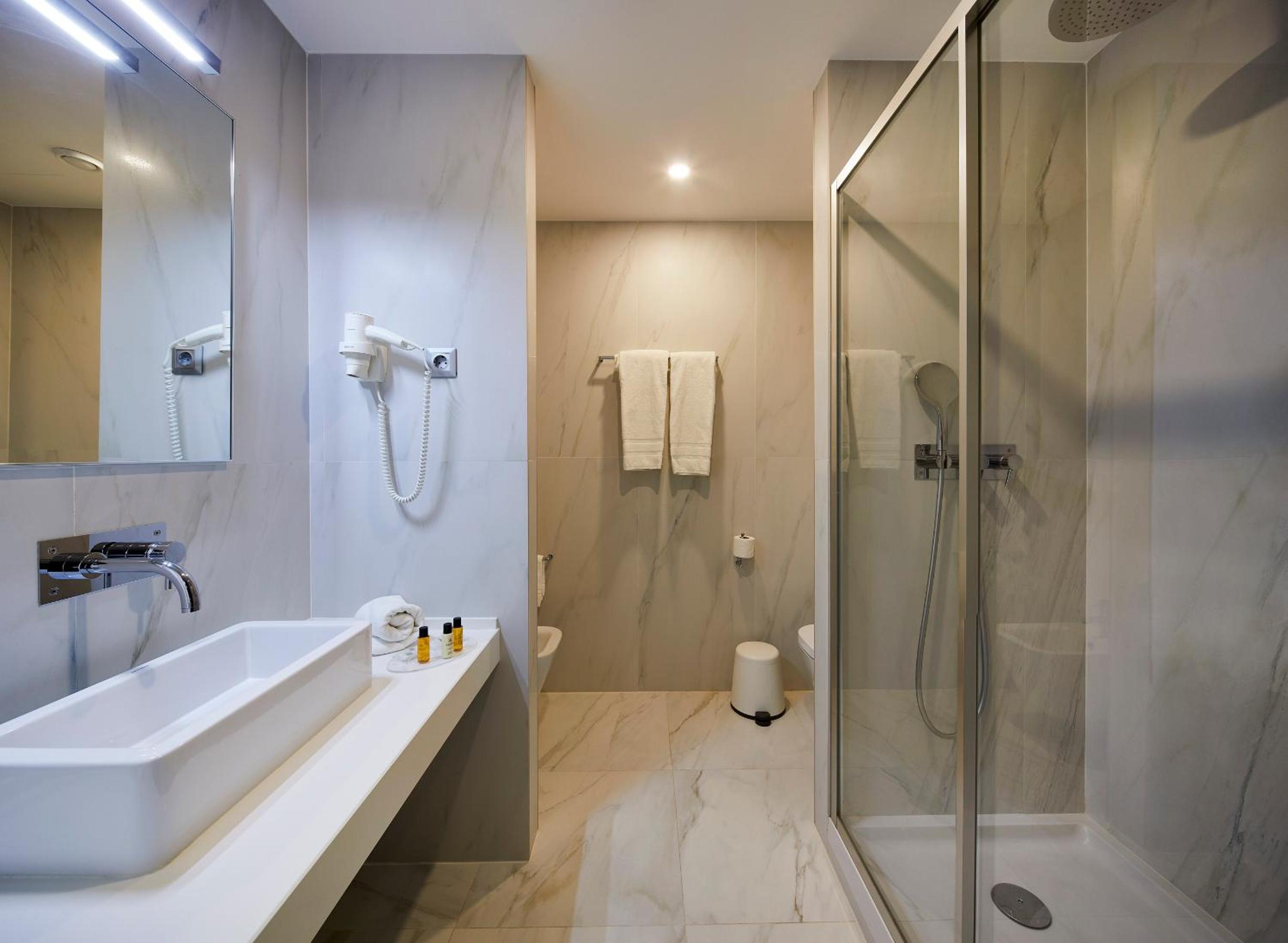 Budget Double Room - Photo 5