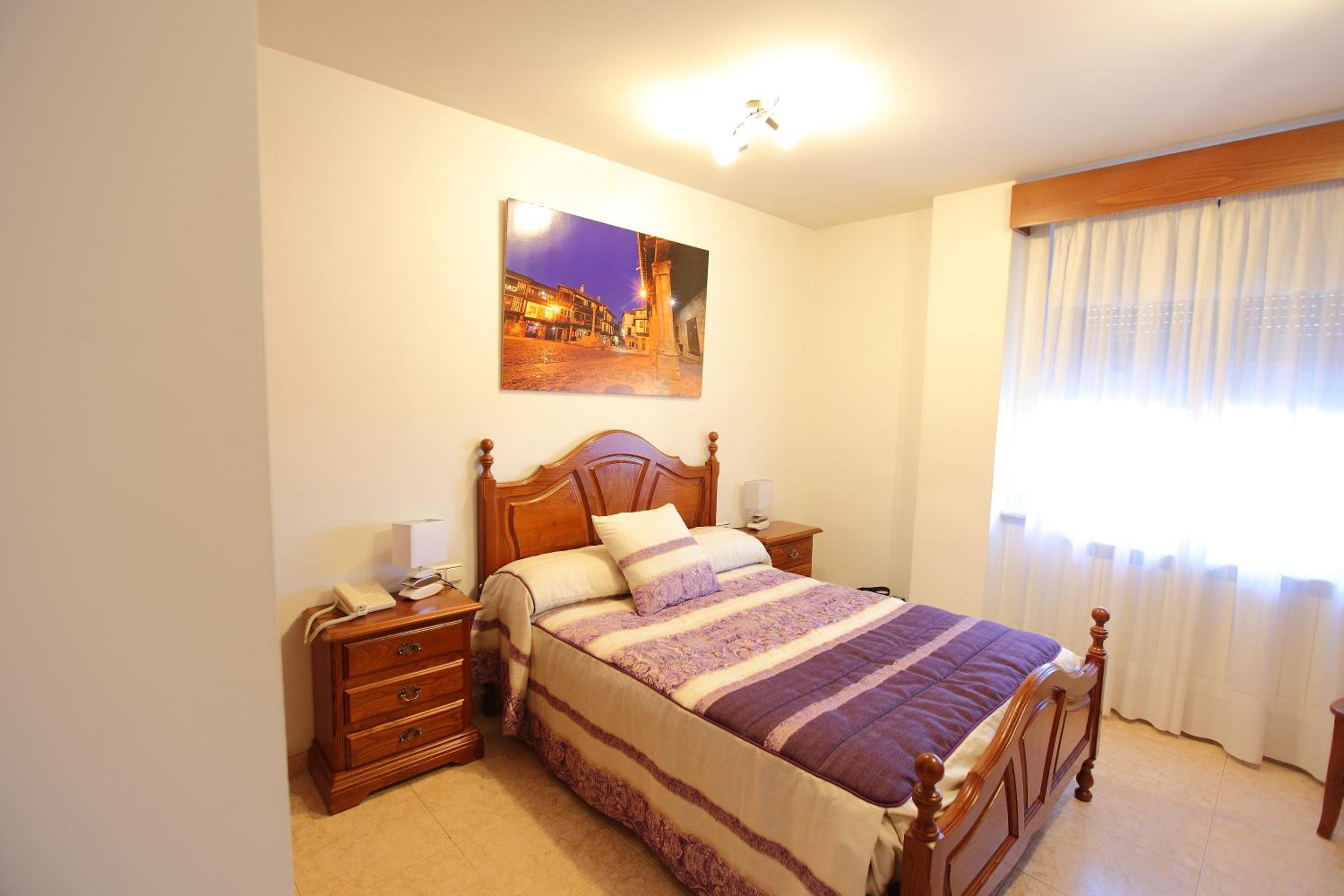 Single Room with Private Bathroom photo 2