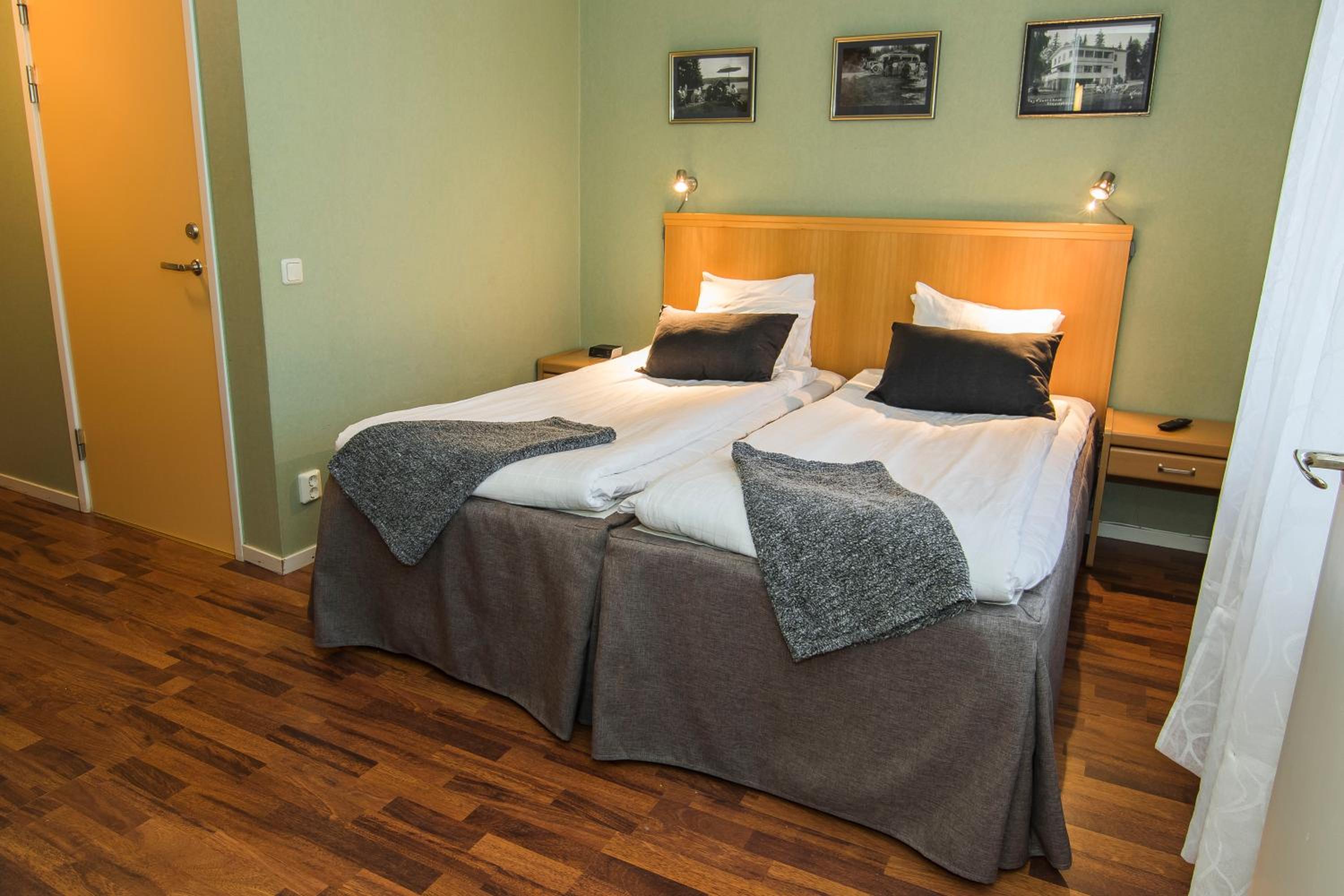 Twin Room - Non-Smoking photo 2