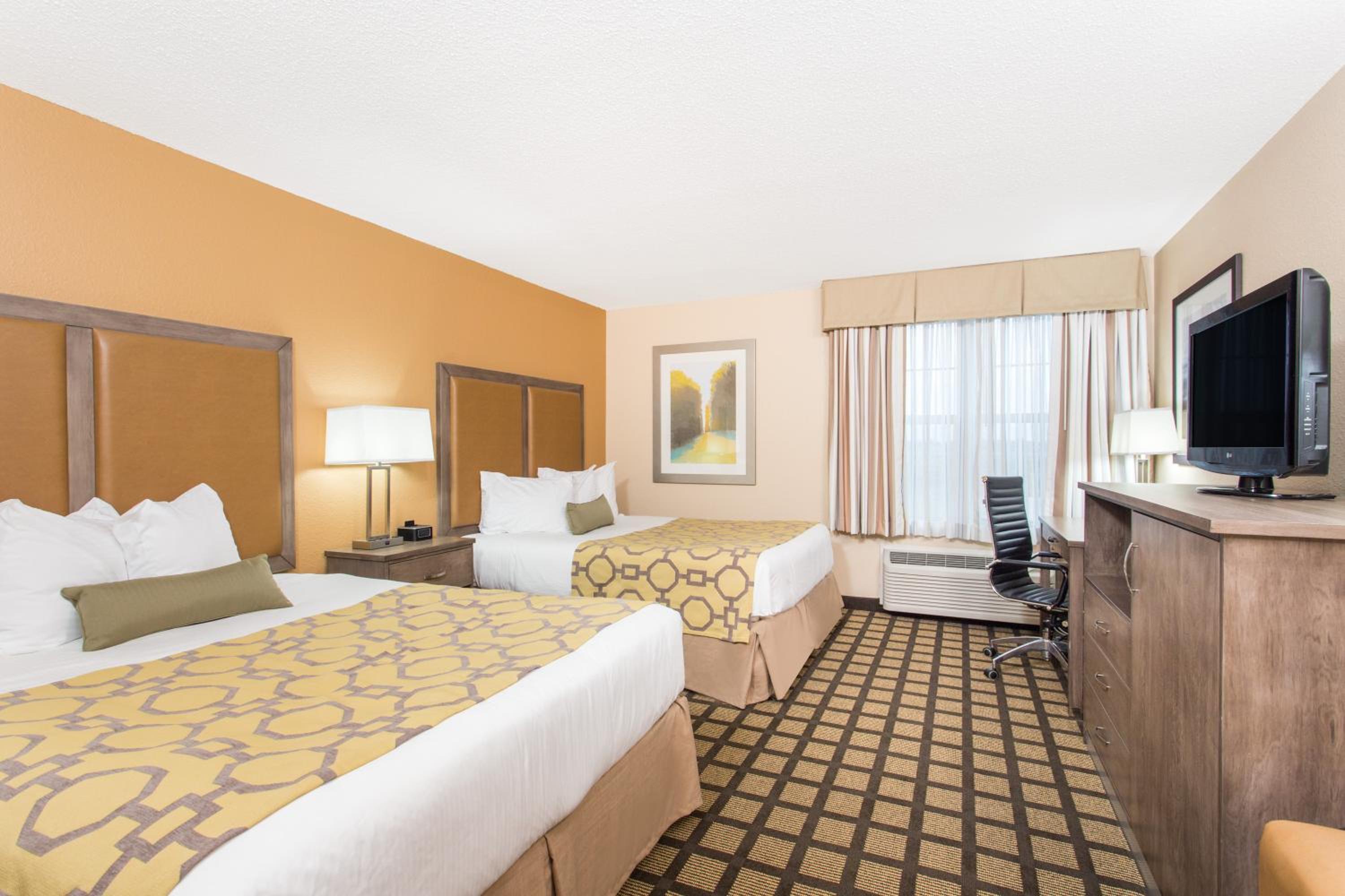 Queen Room with Two Queen Beds - Non-Smoking - Photo 1