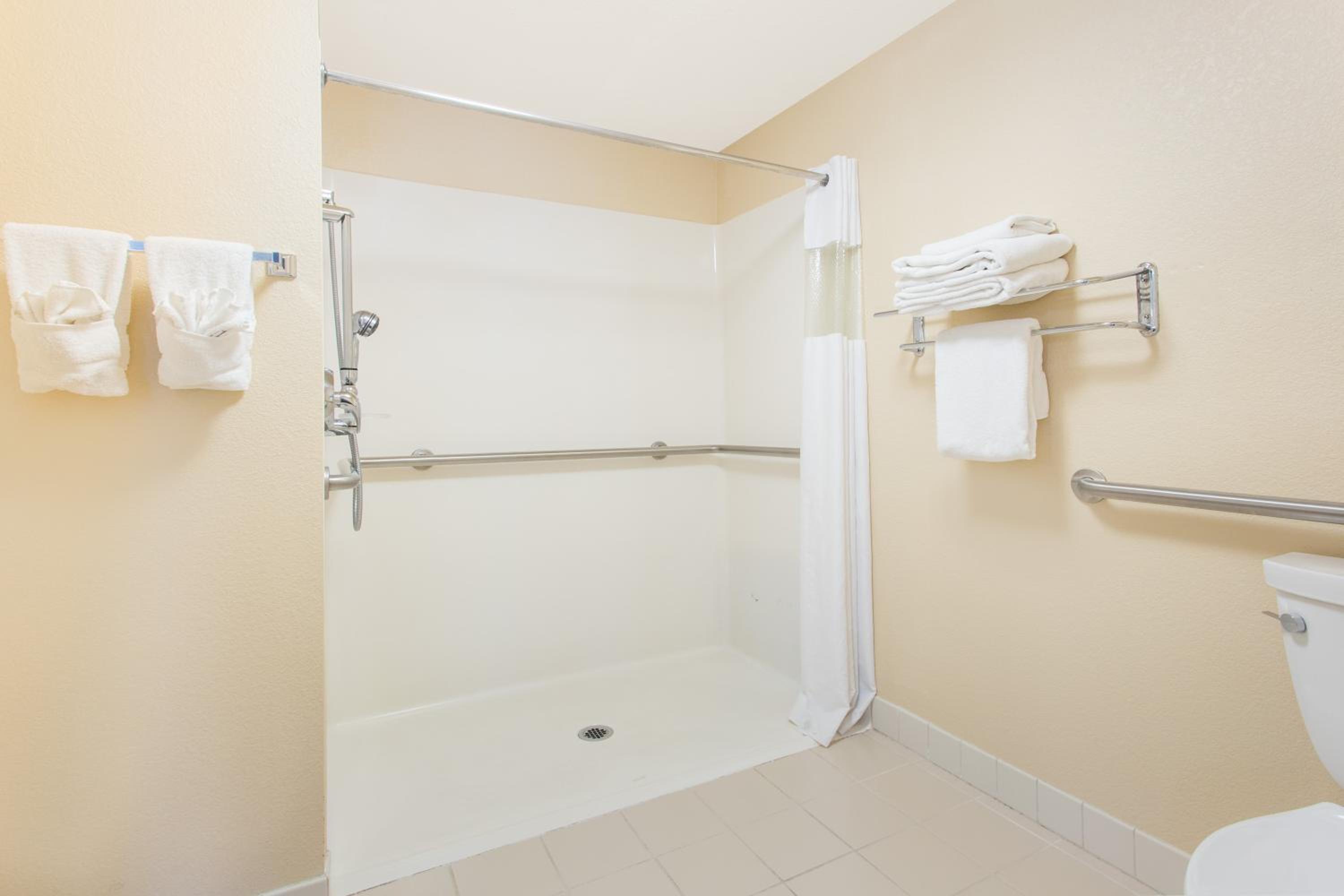 King Room - Disability Access - Non-Smoking - Photo 2