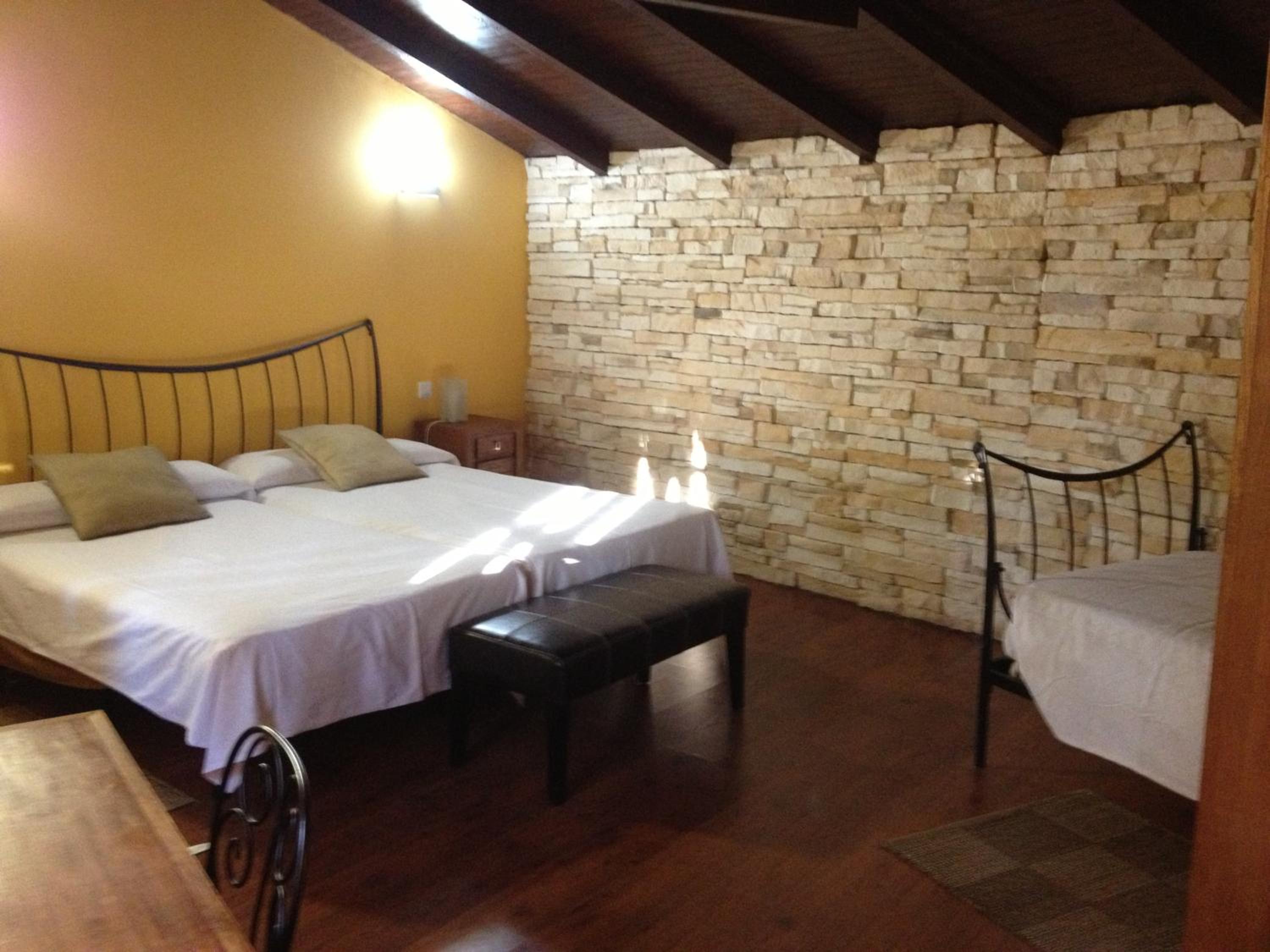 Triple Room - Photo 2