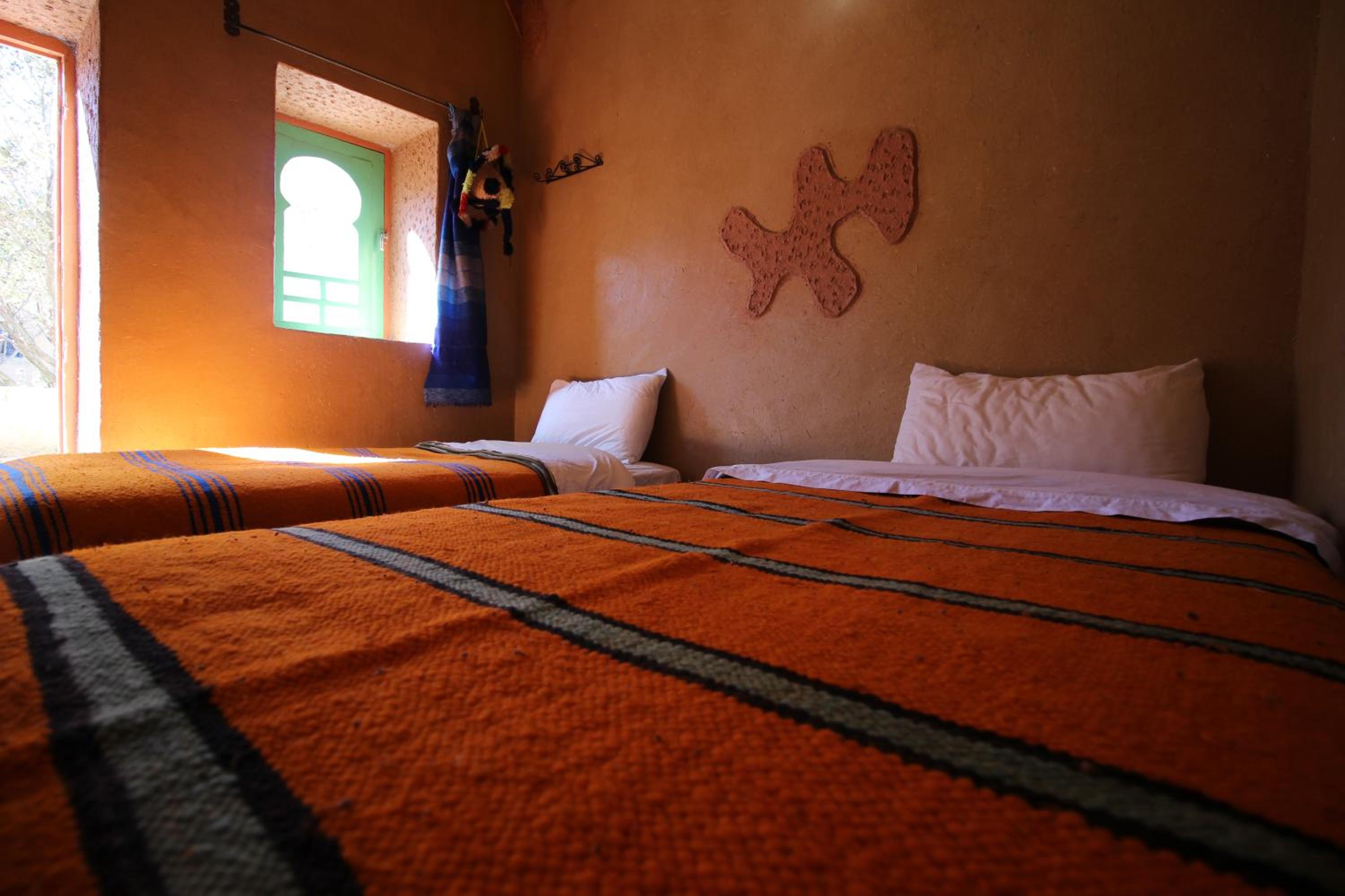 Double Room with Private Bathroom - Photo 13