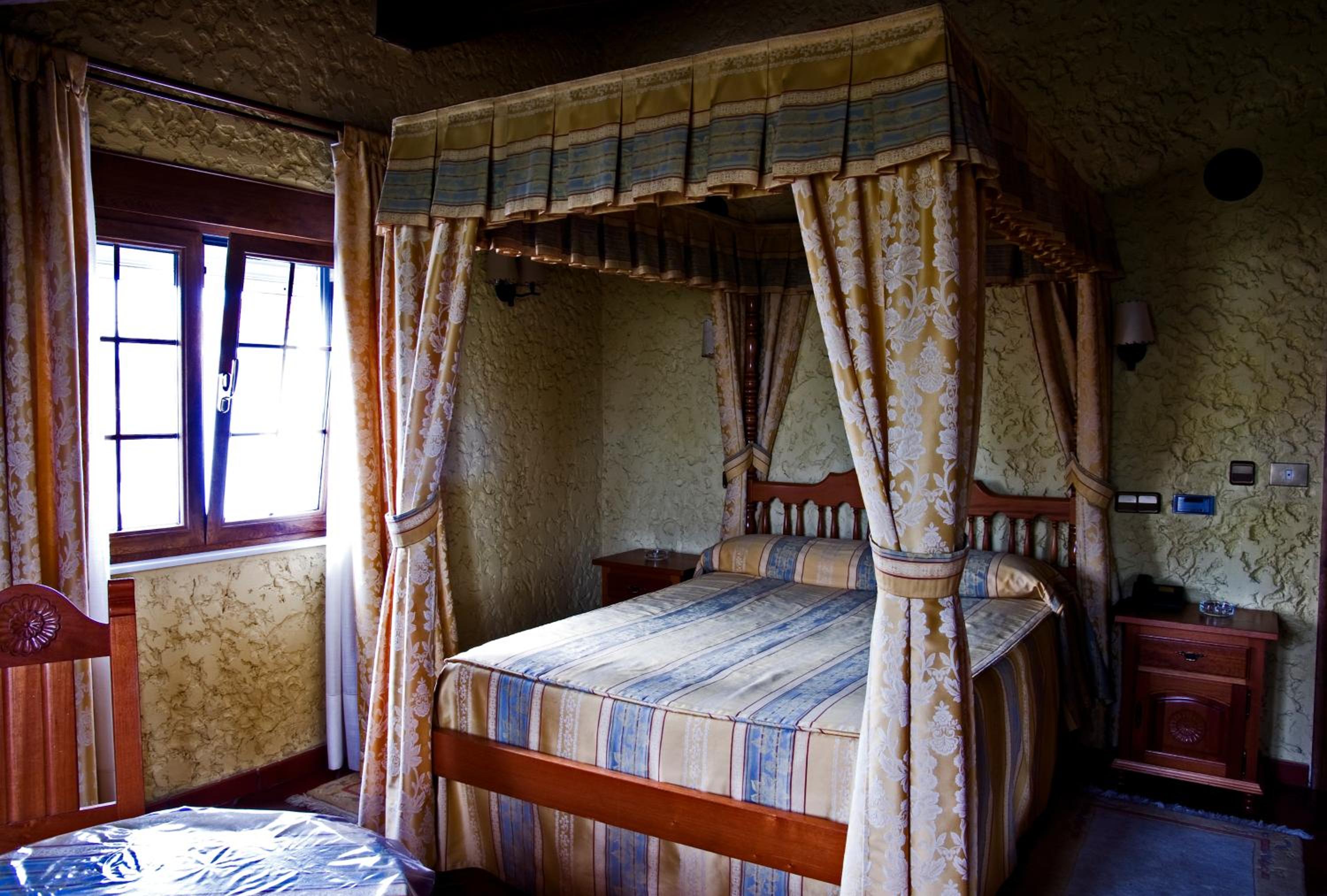 Standard Double or Twin Room - Photo 4