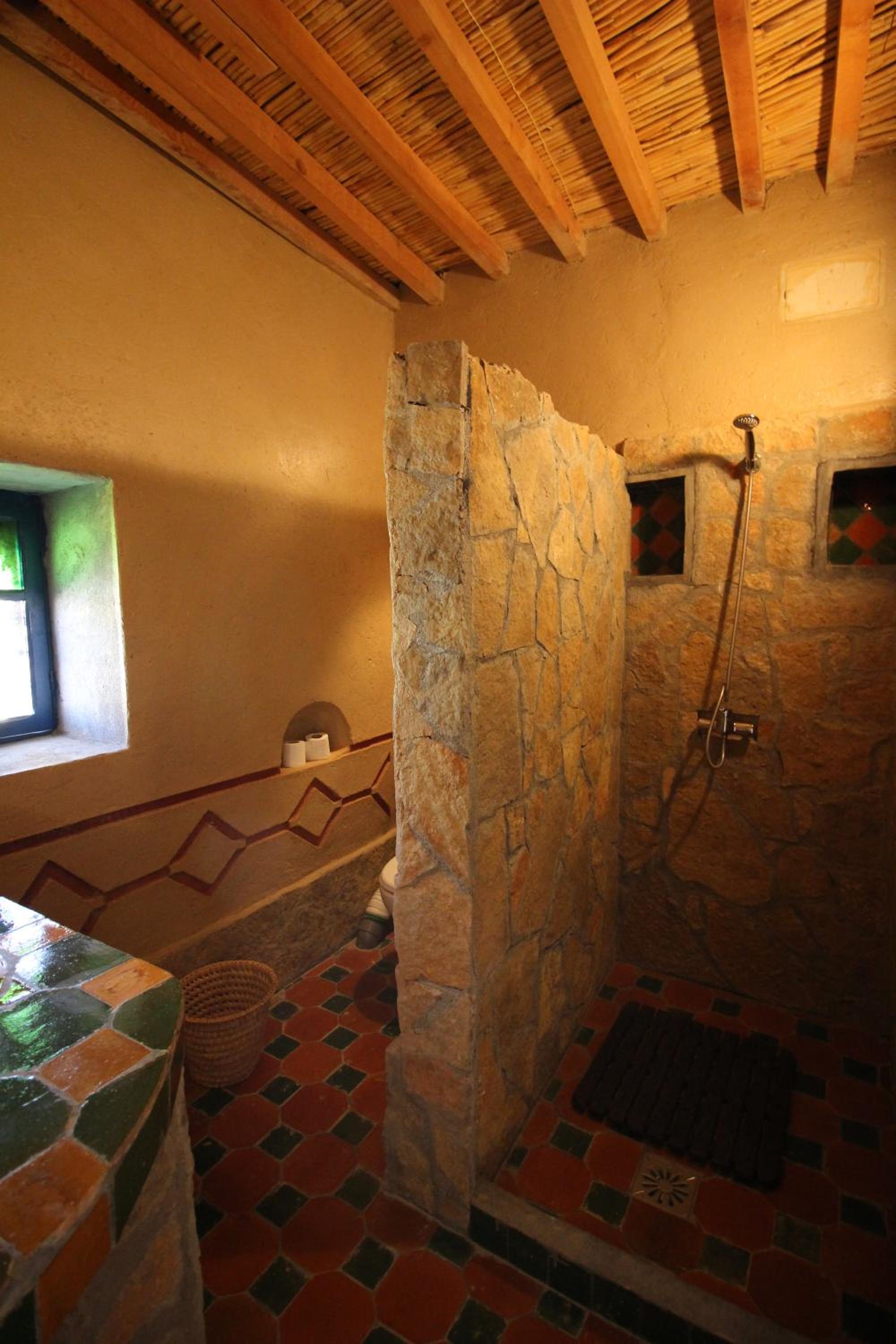 Deluxe Room - Photo 19