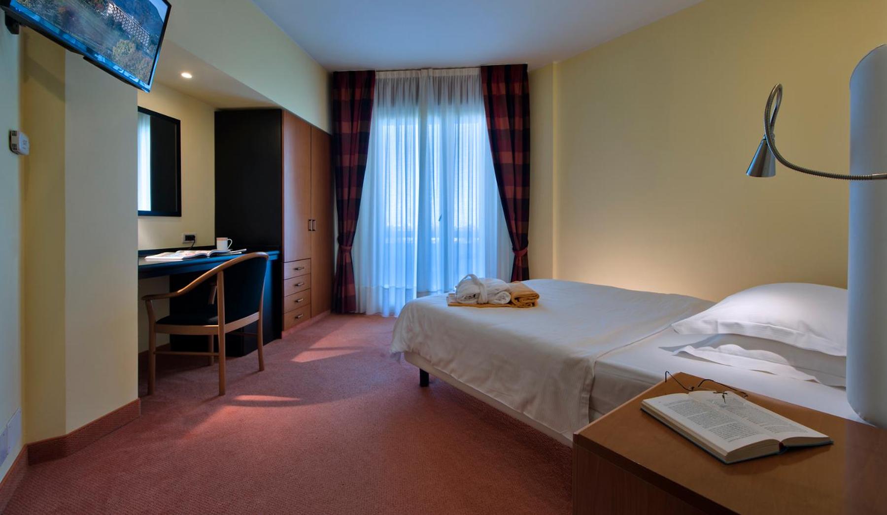 Single Room with Balcony photo 1