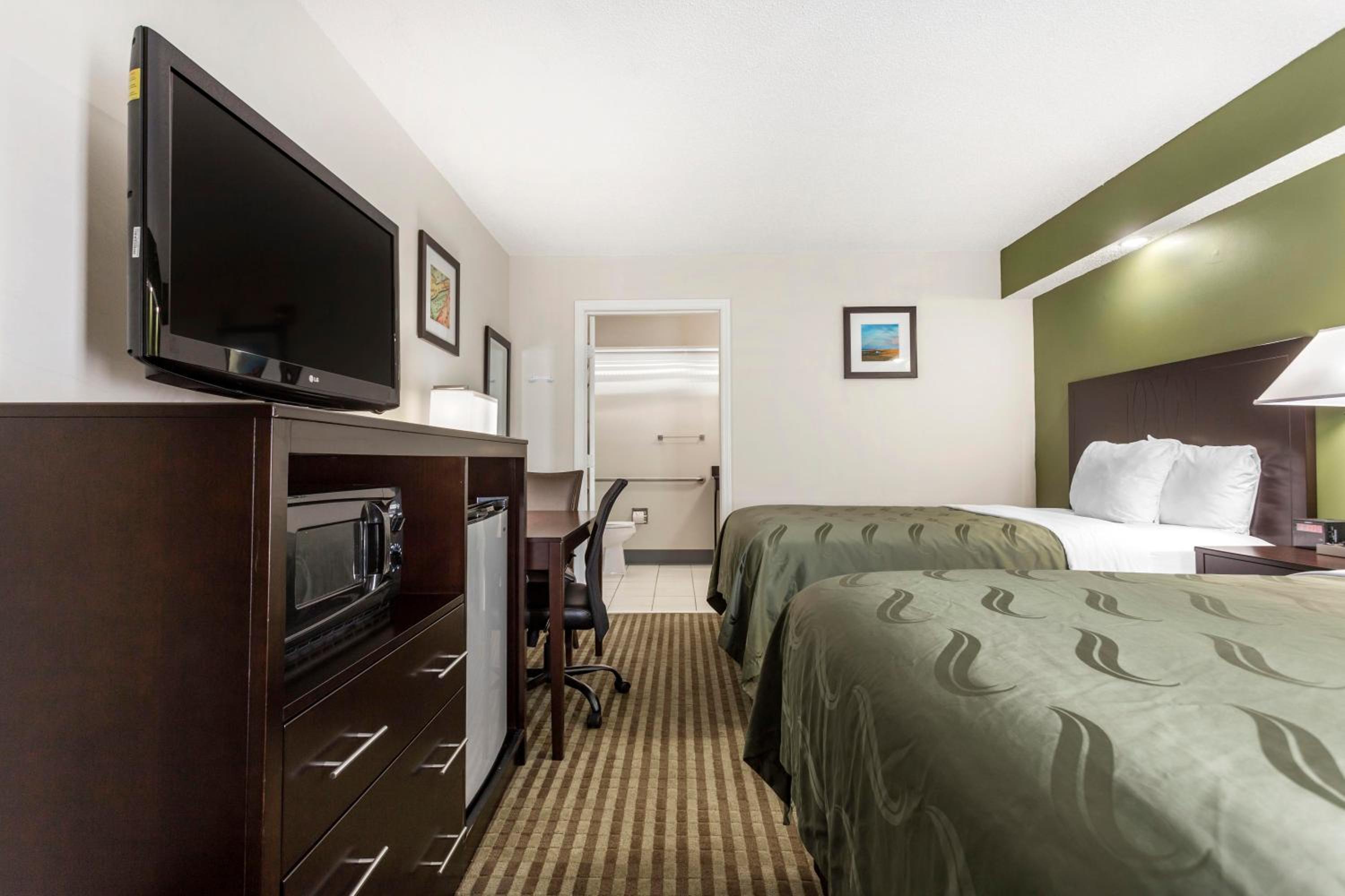 Double Room with Two Double Beds - Non-Smoking - Photo 3