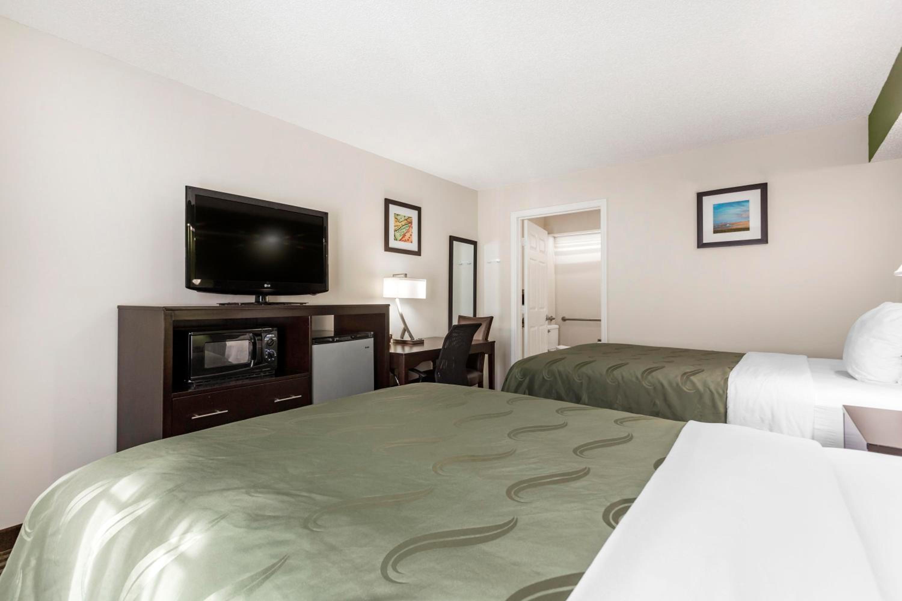 Double Room with Two Double Beds - Non-Smoking - Photo 2