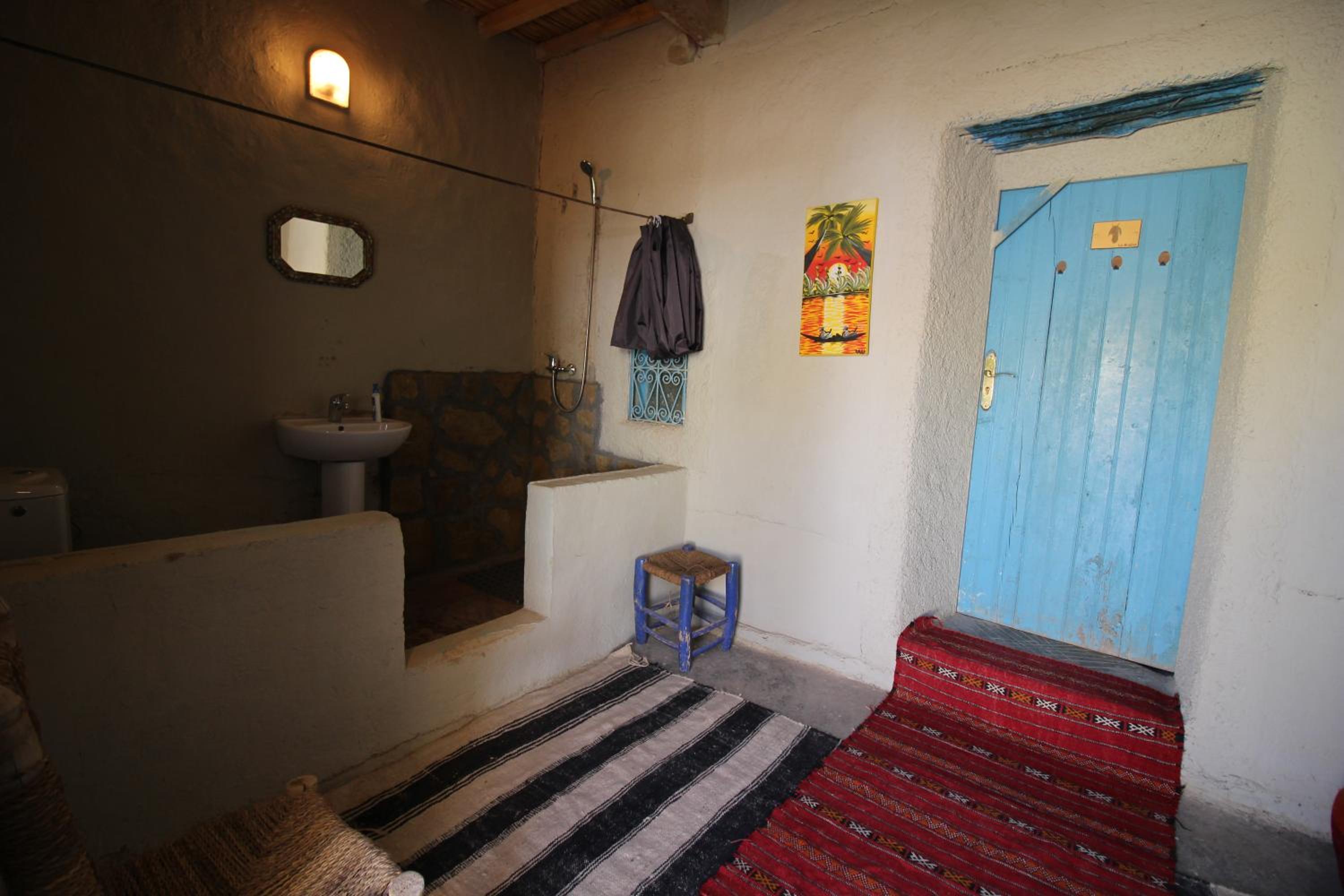 Triple Room with Private Bathroom - Photo 27