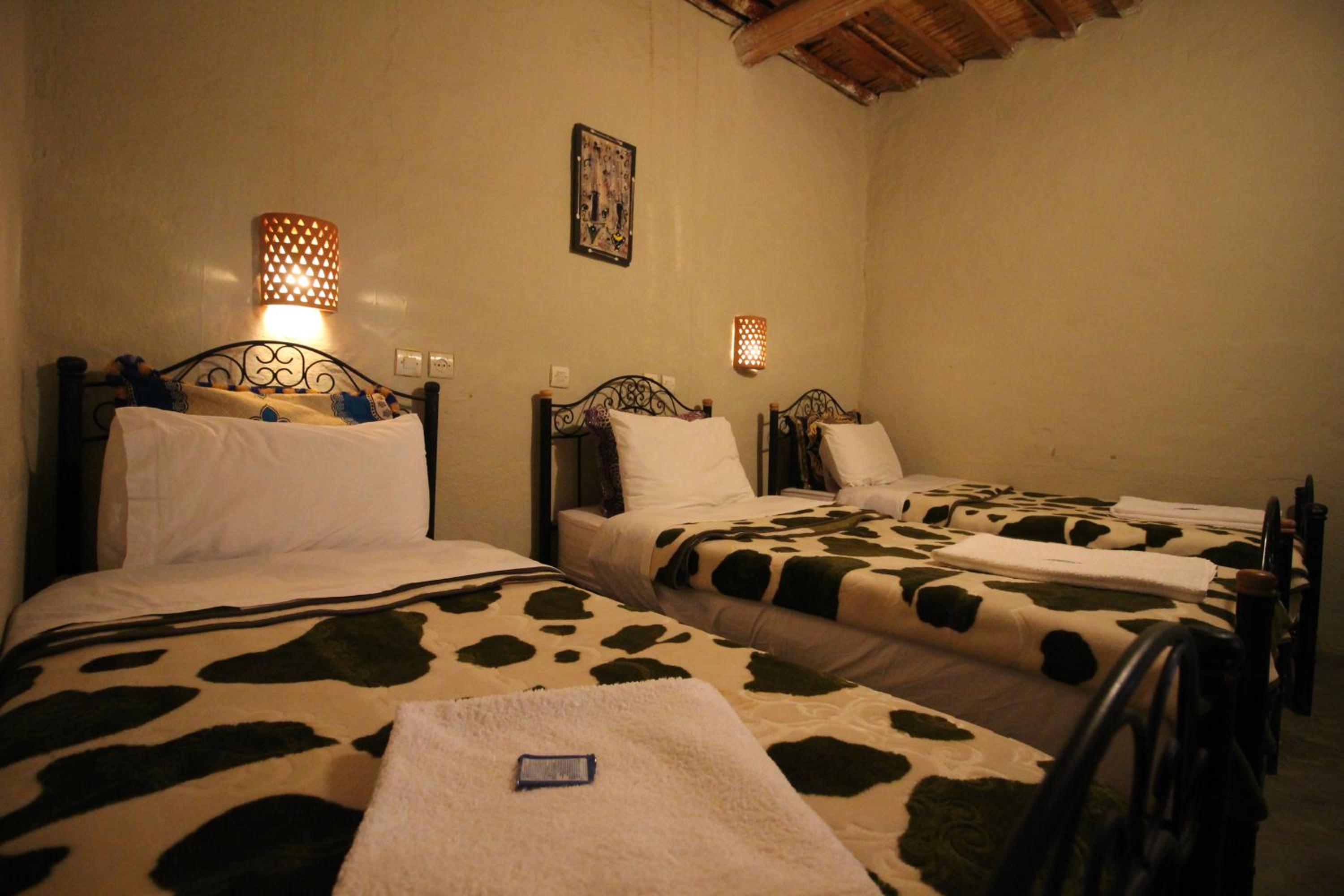 Triple Room with Private Bathroom - Photo 9