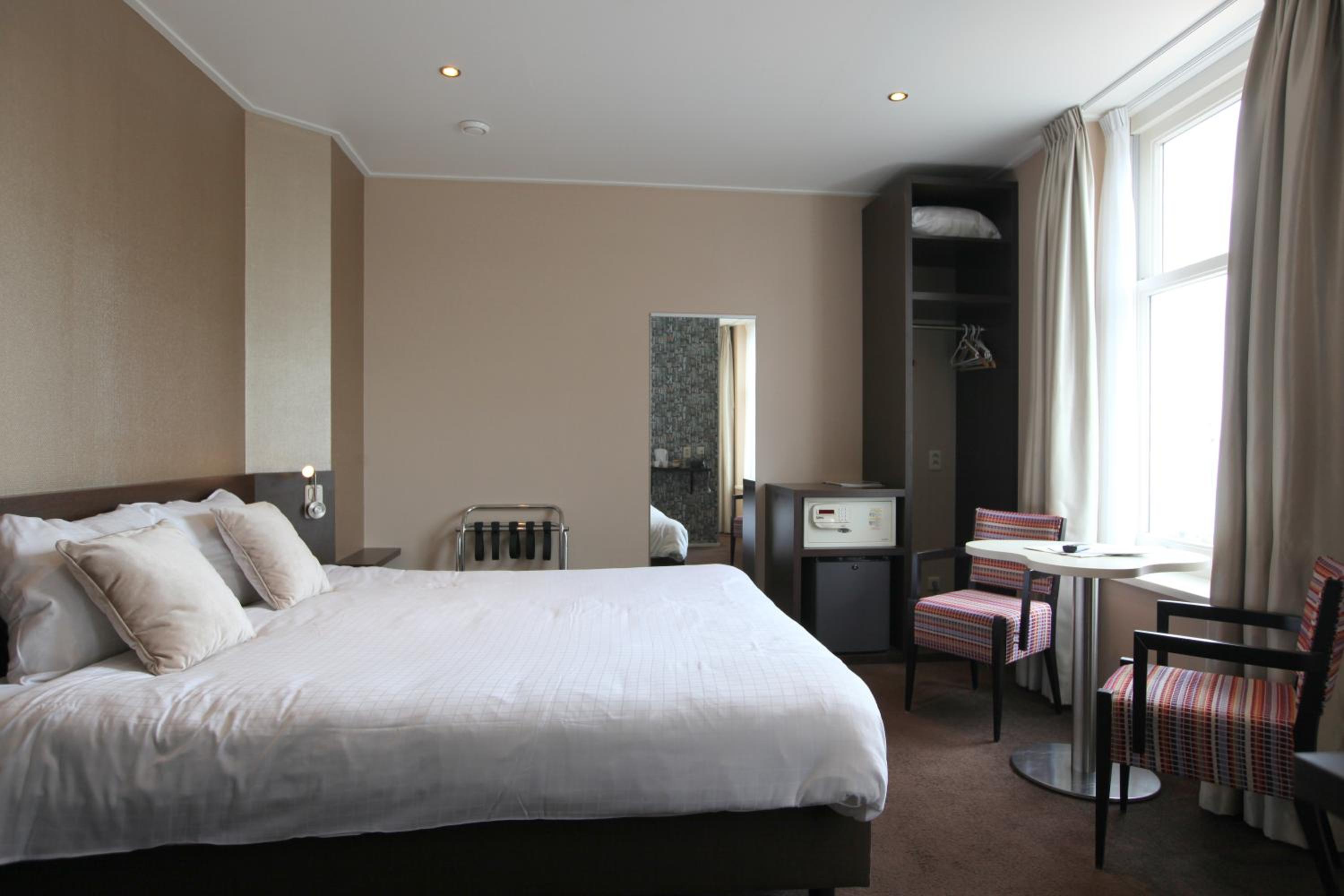 Deluxe Double or Twin Room with Lake View photo 3