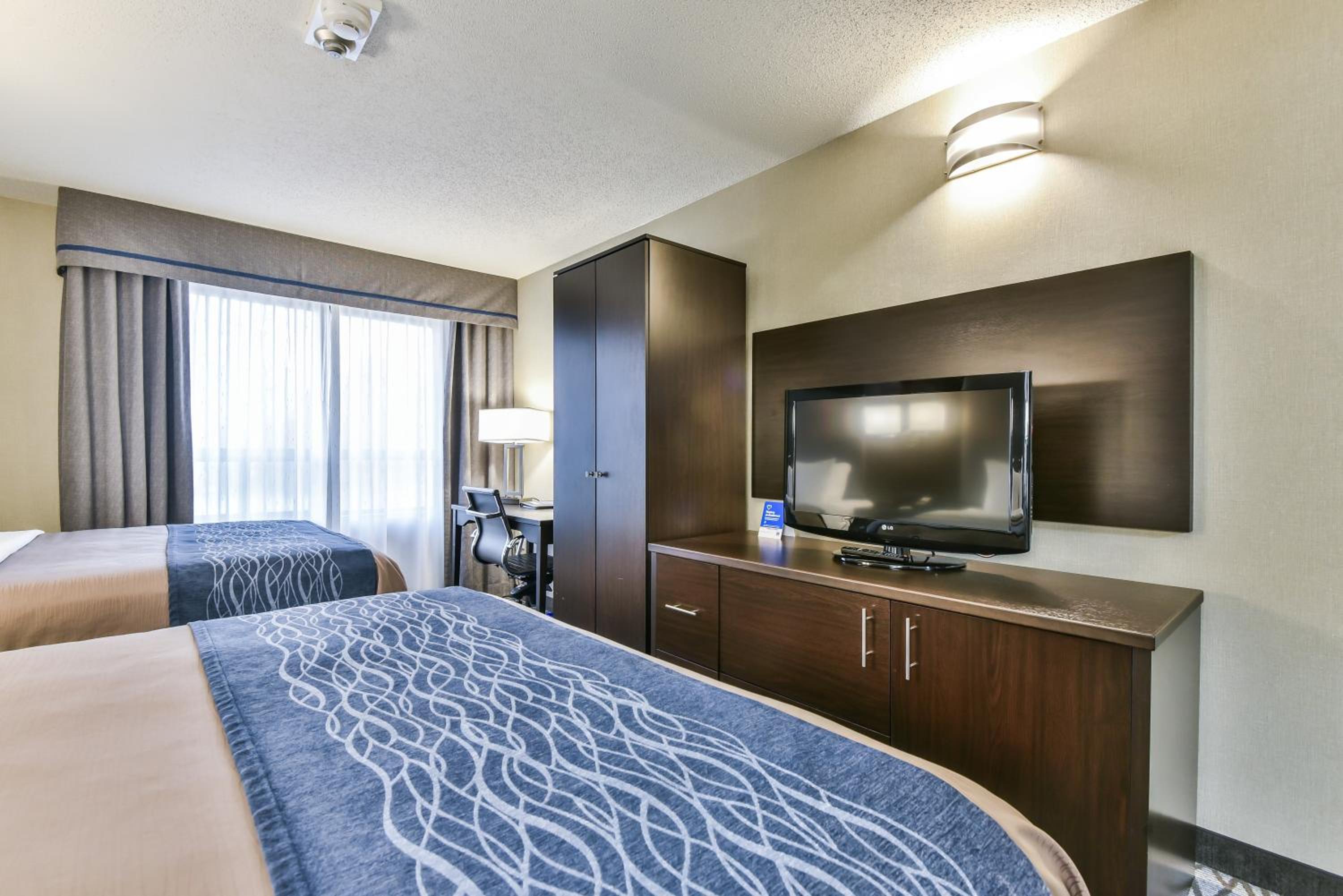 Queen Room with Two Queen Beds -Ground Floor-Non-Smoking - Photo 1