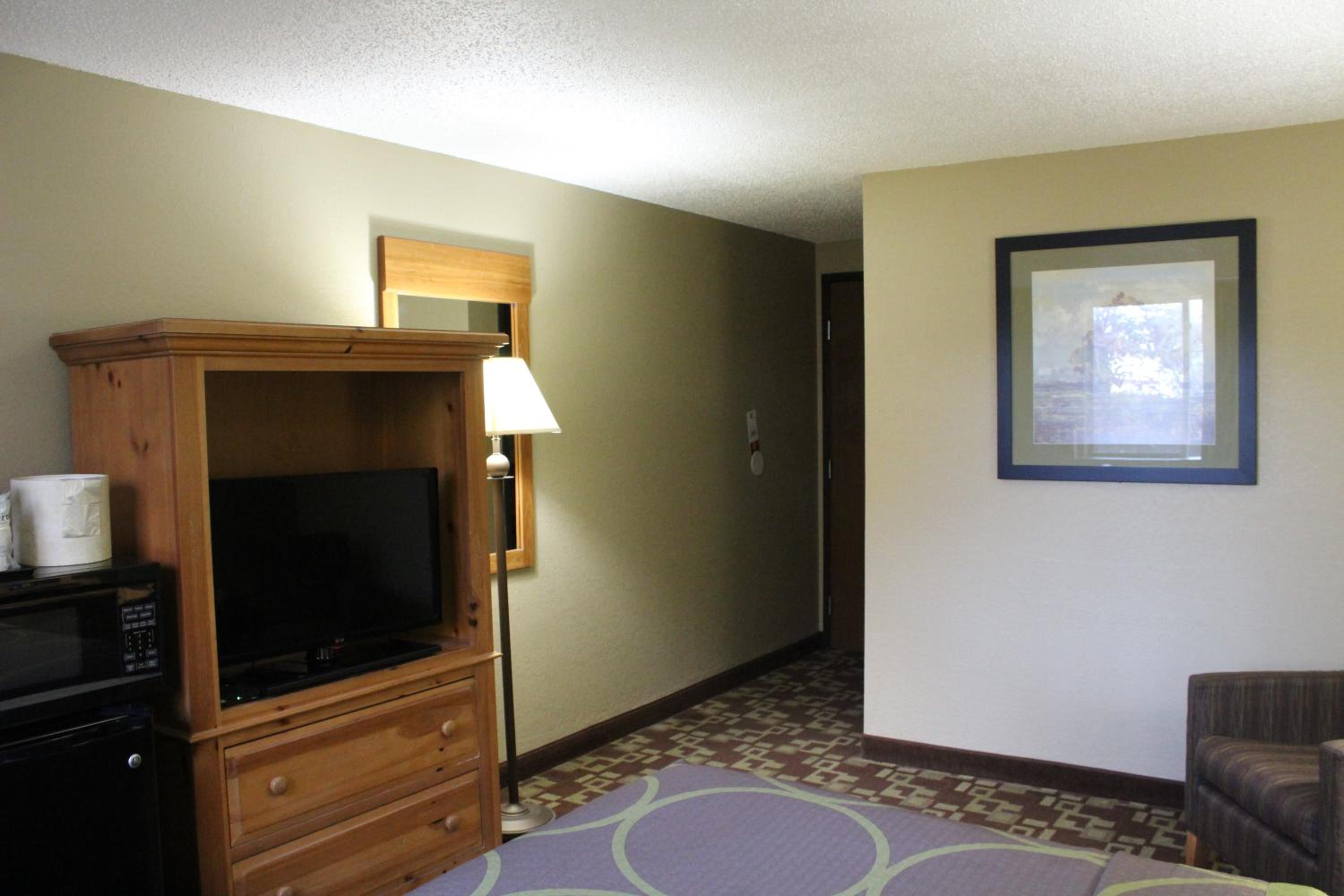 Queen Room - Mobility Access/Non-Smoking - Photo 3