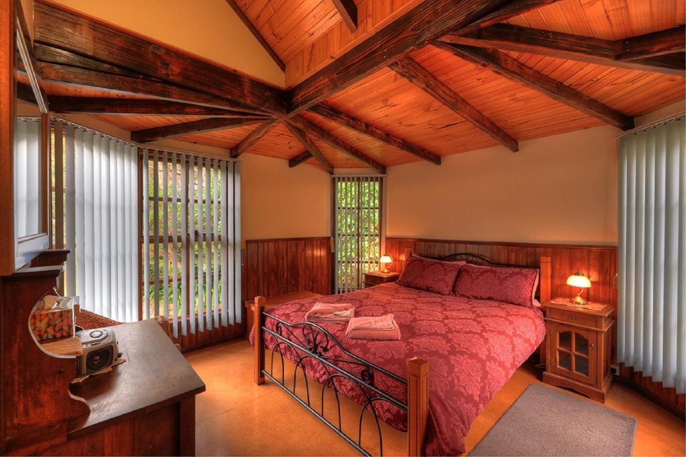 Family Room with Lake View photo 1