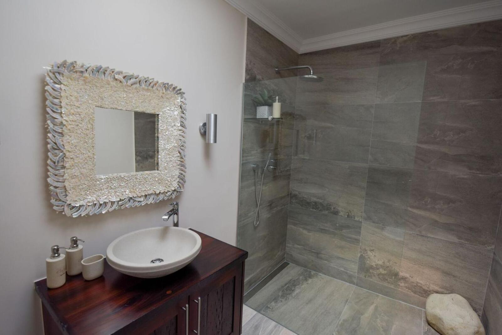 Standard Double Room - Photo 6