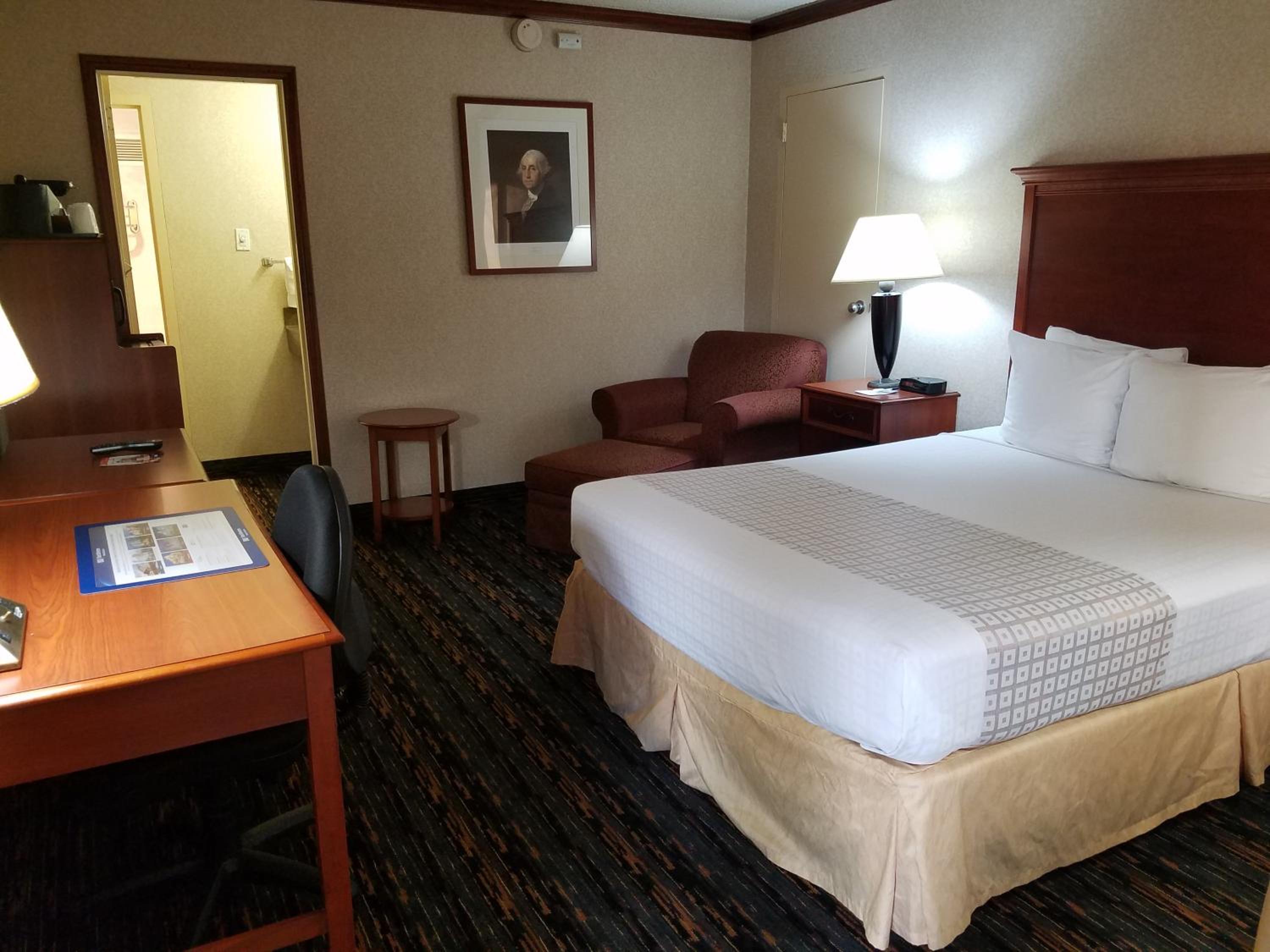 Double Room - Non-Smoking  - Photo 3