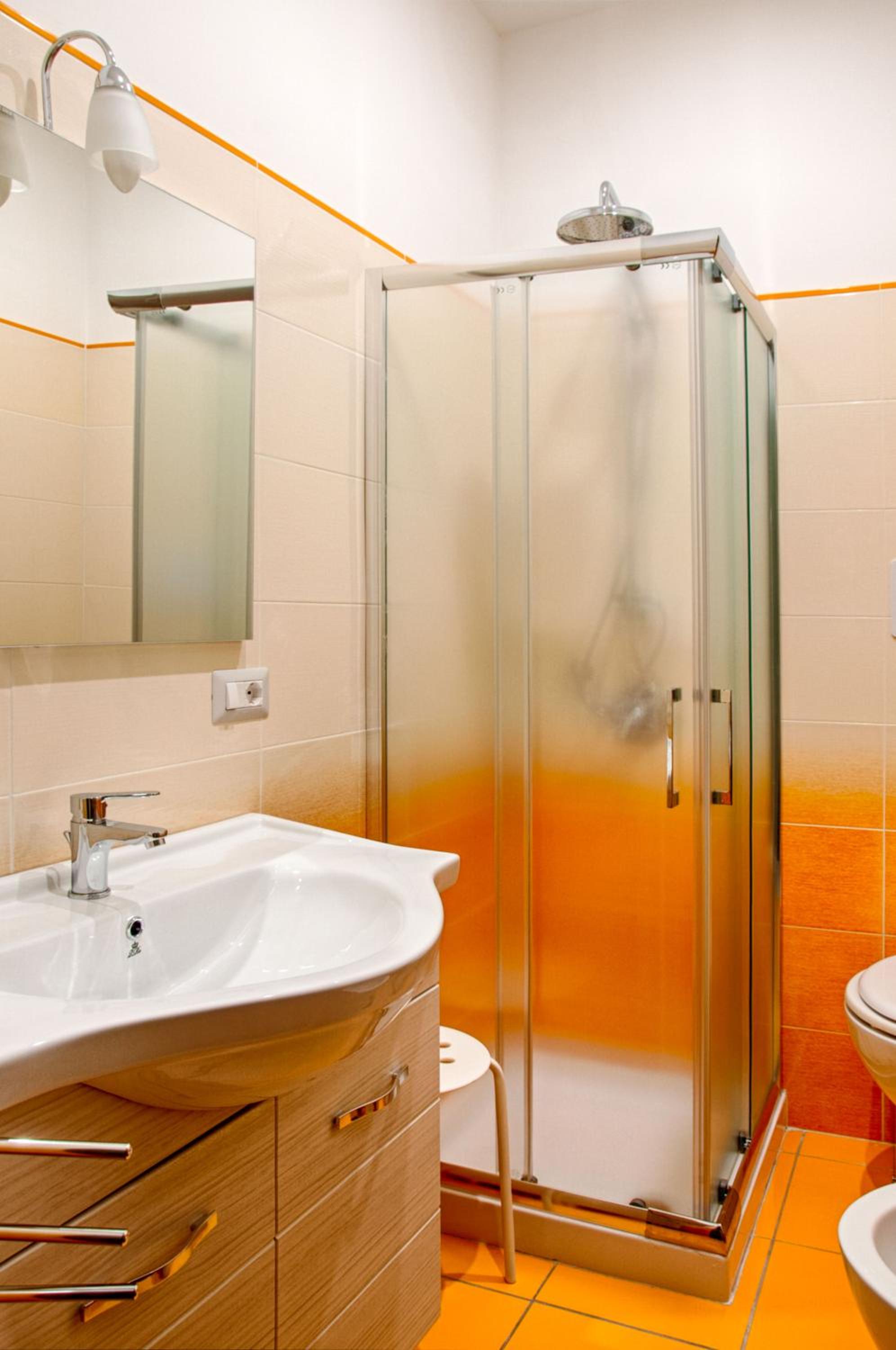 Double Room with Private Bathroom - Photo 2