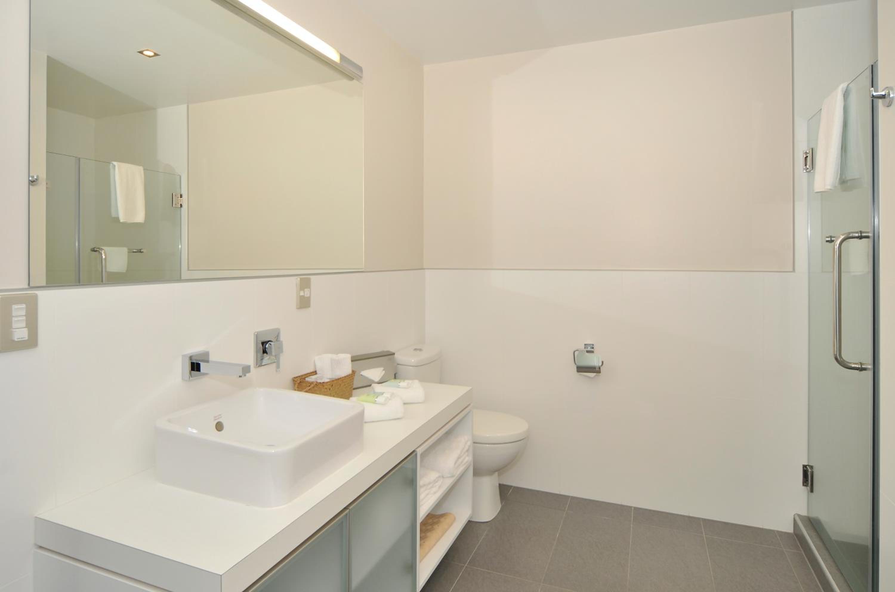 Superior Suite - Photo 11