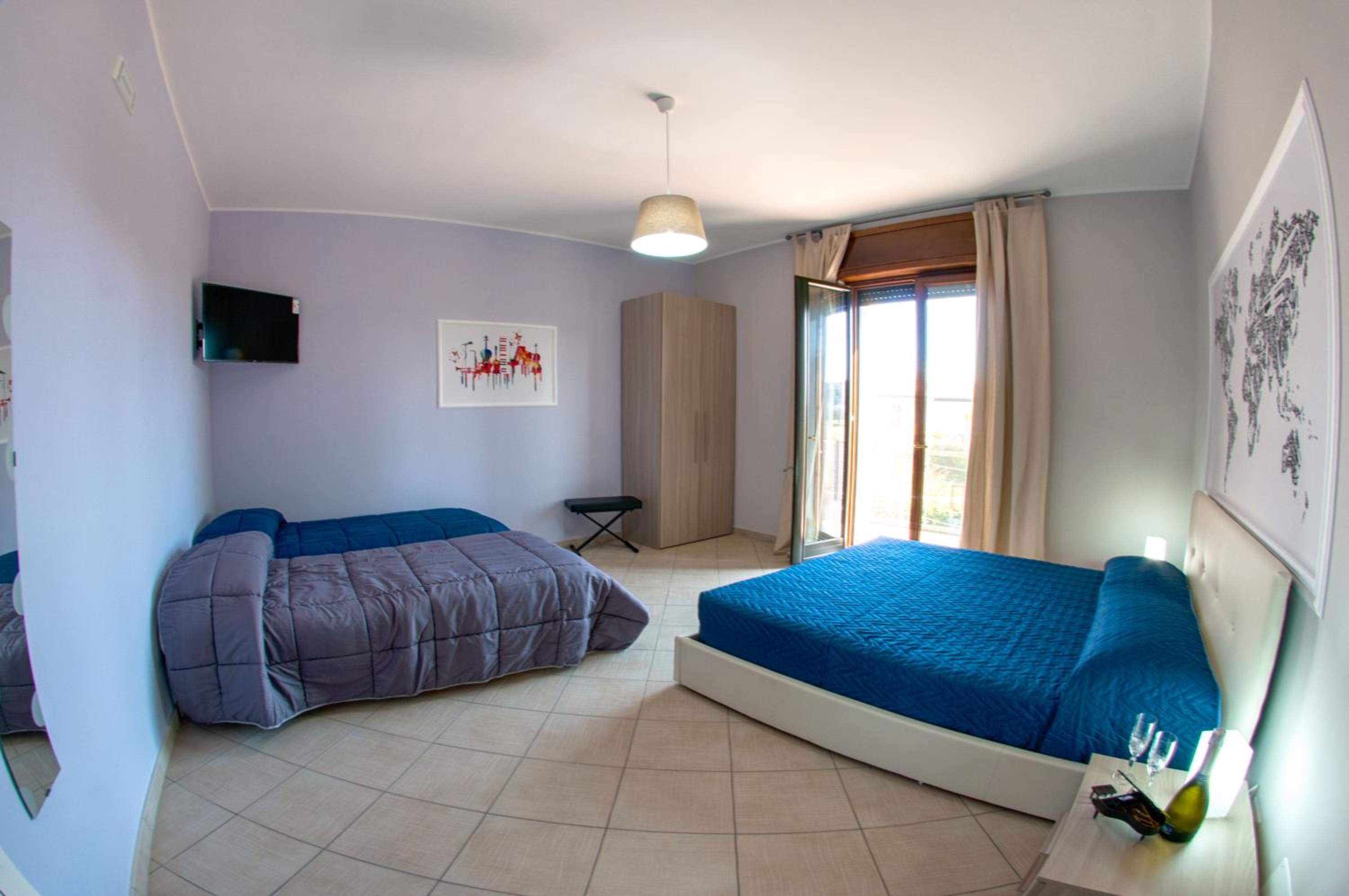 Quadruple Room with Private Bathroom - Photo 2