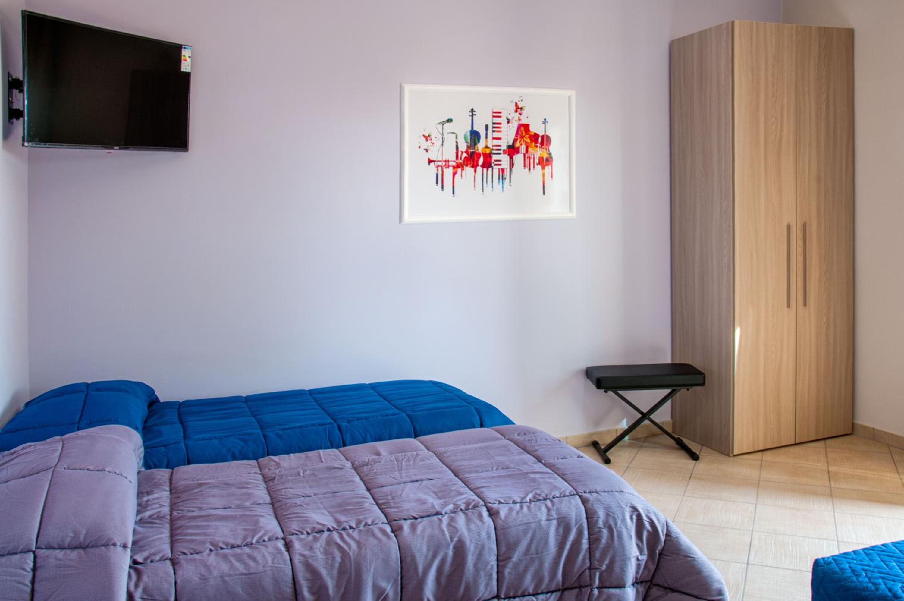 Quadruple Room with Private Bathroom - Photo 4
