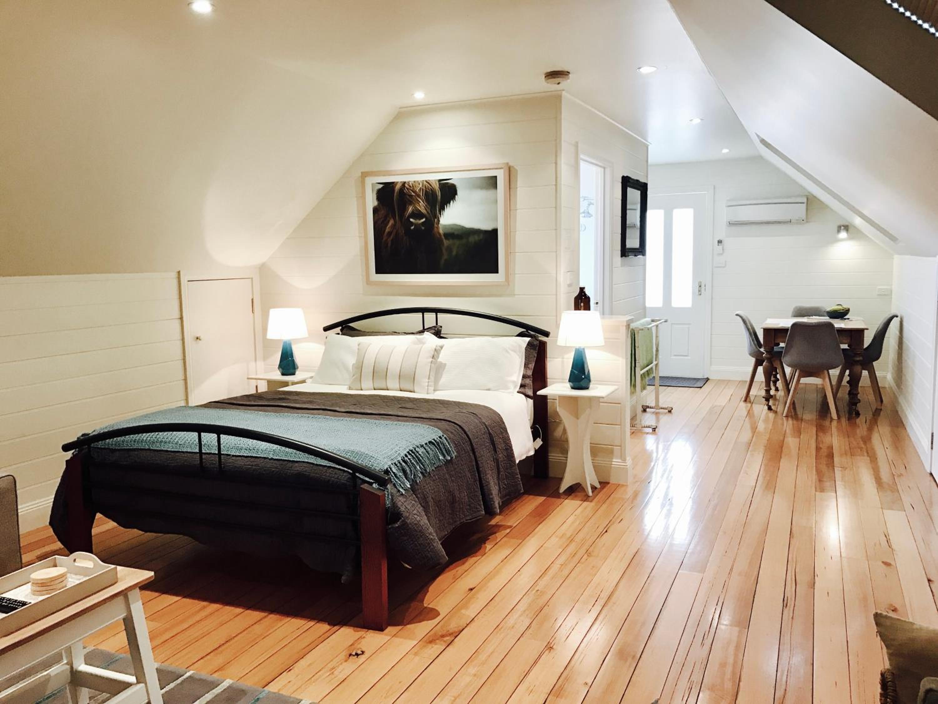 Deluxe Queen Suite