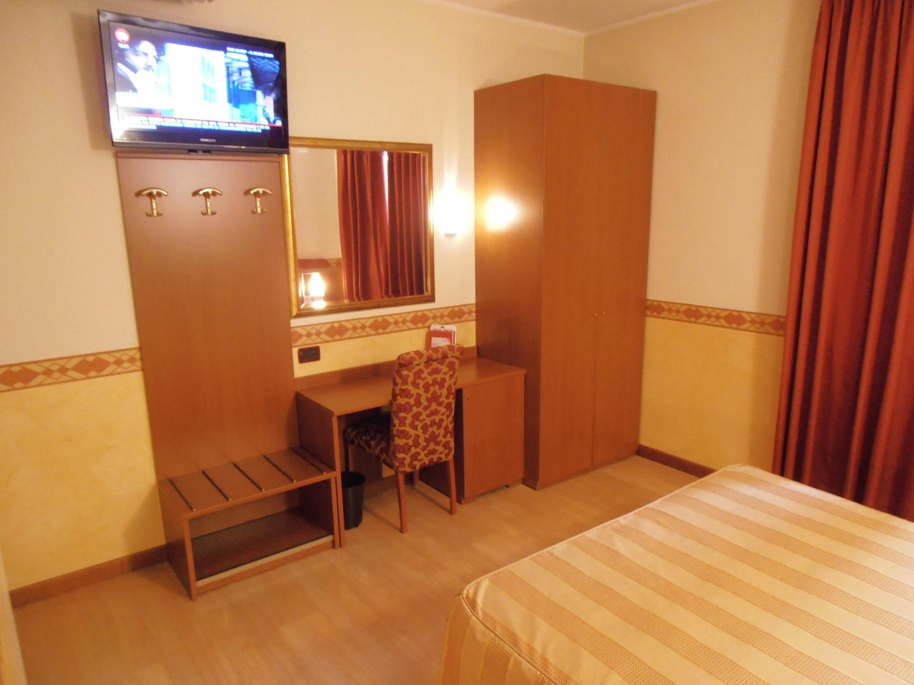 Double Room - Photo 4