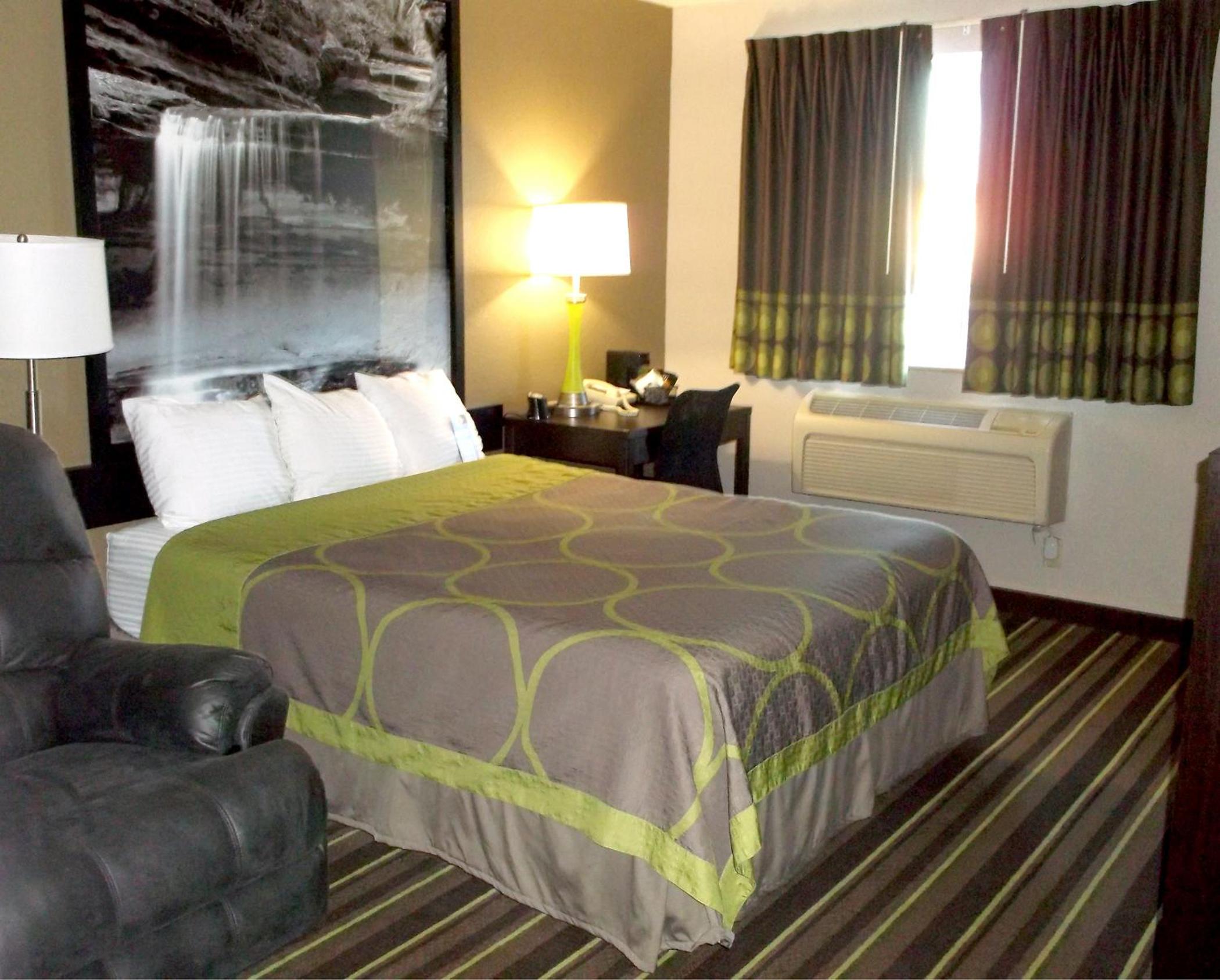 Queen Room - Mobility Access/Non-Smoking - Photo 1