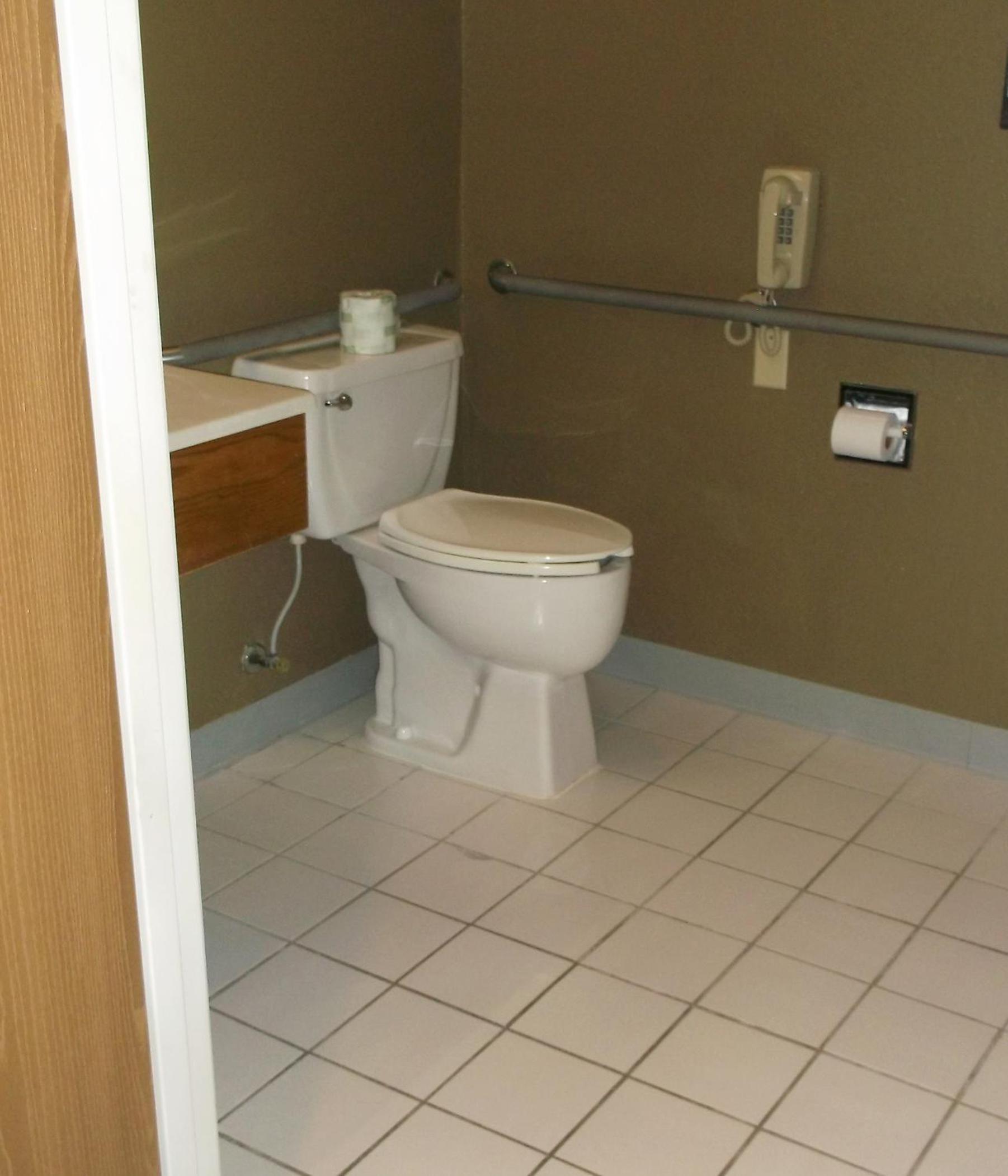 Queen Room - Mobility Access/Non-Smoking - Photo 5
