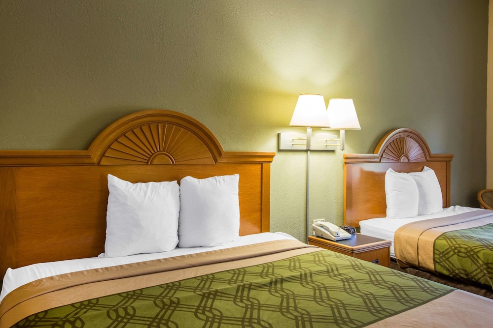 Standard Room, 2 Queen Beds, Non Smoking - Photo 1