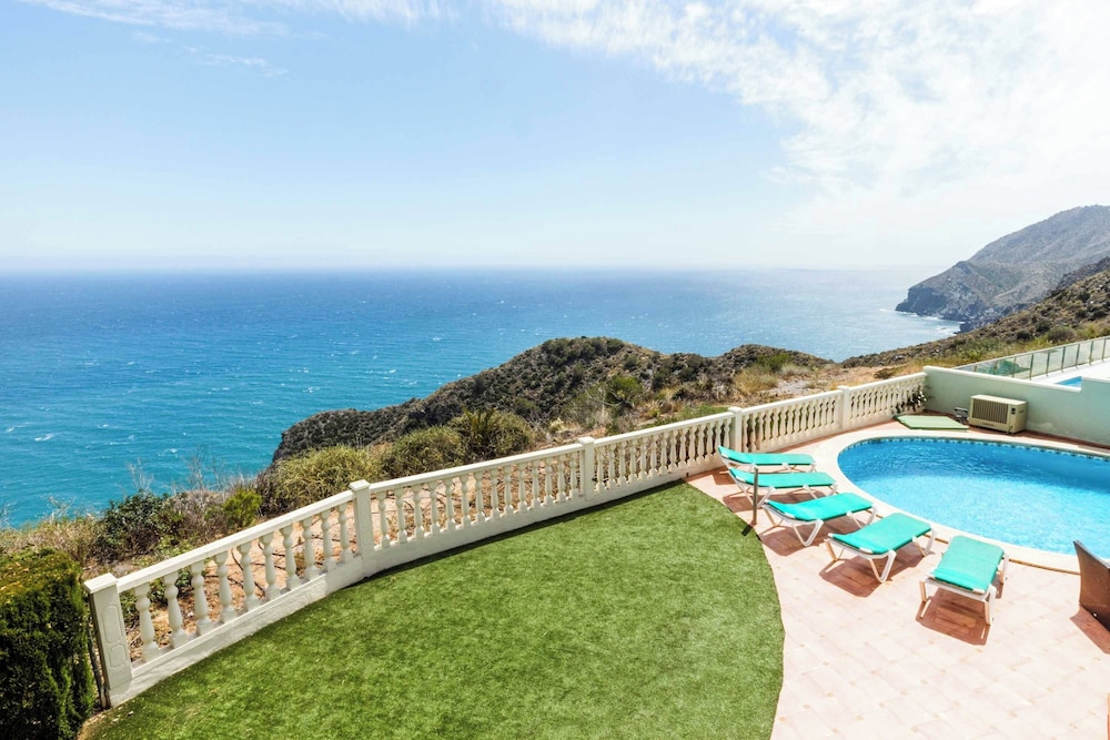 Villa (4 Bedrooms) photo 2