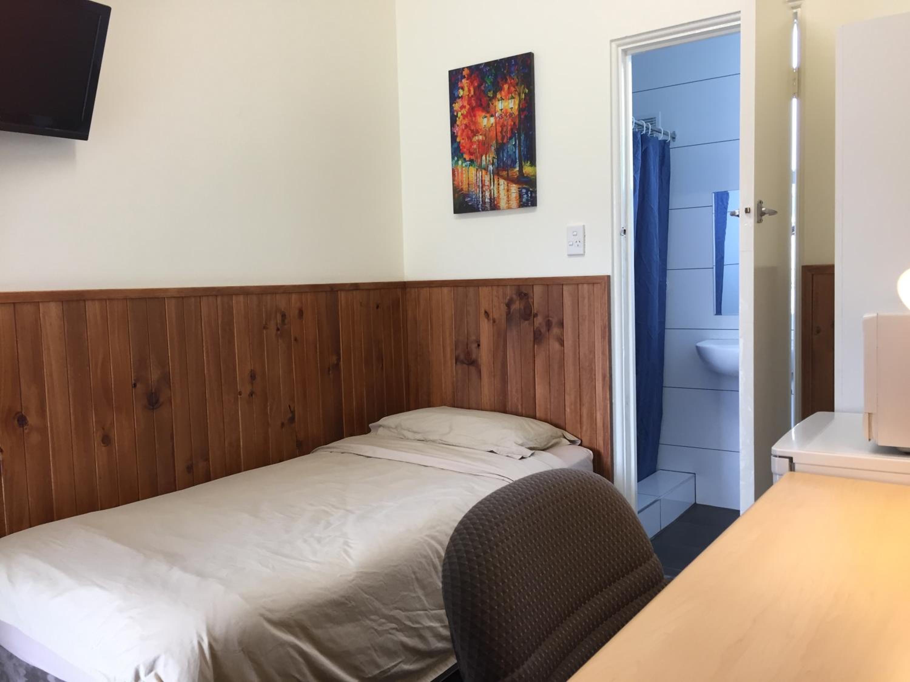 Single Room with Bathroom photo 2