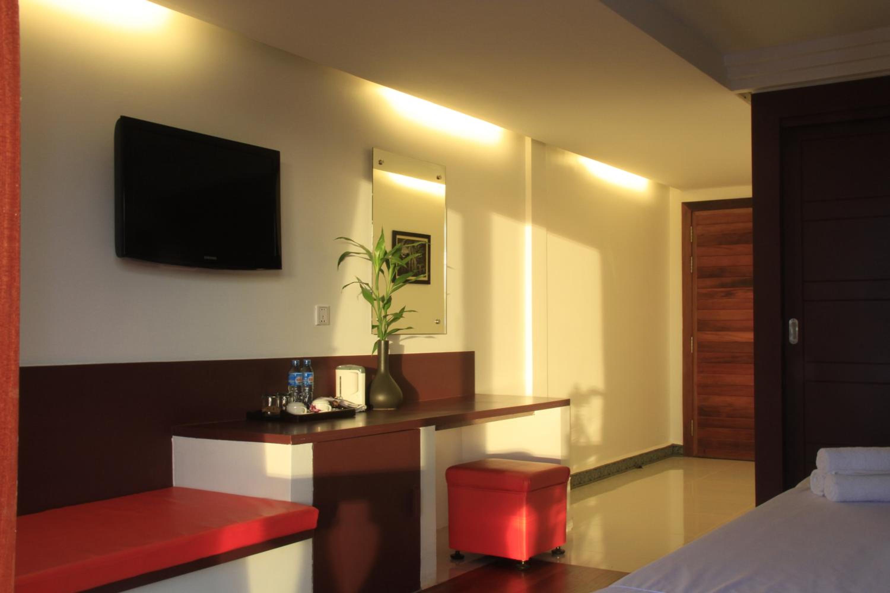 Deluxe Twin Room with Balcony - Photo 4