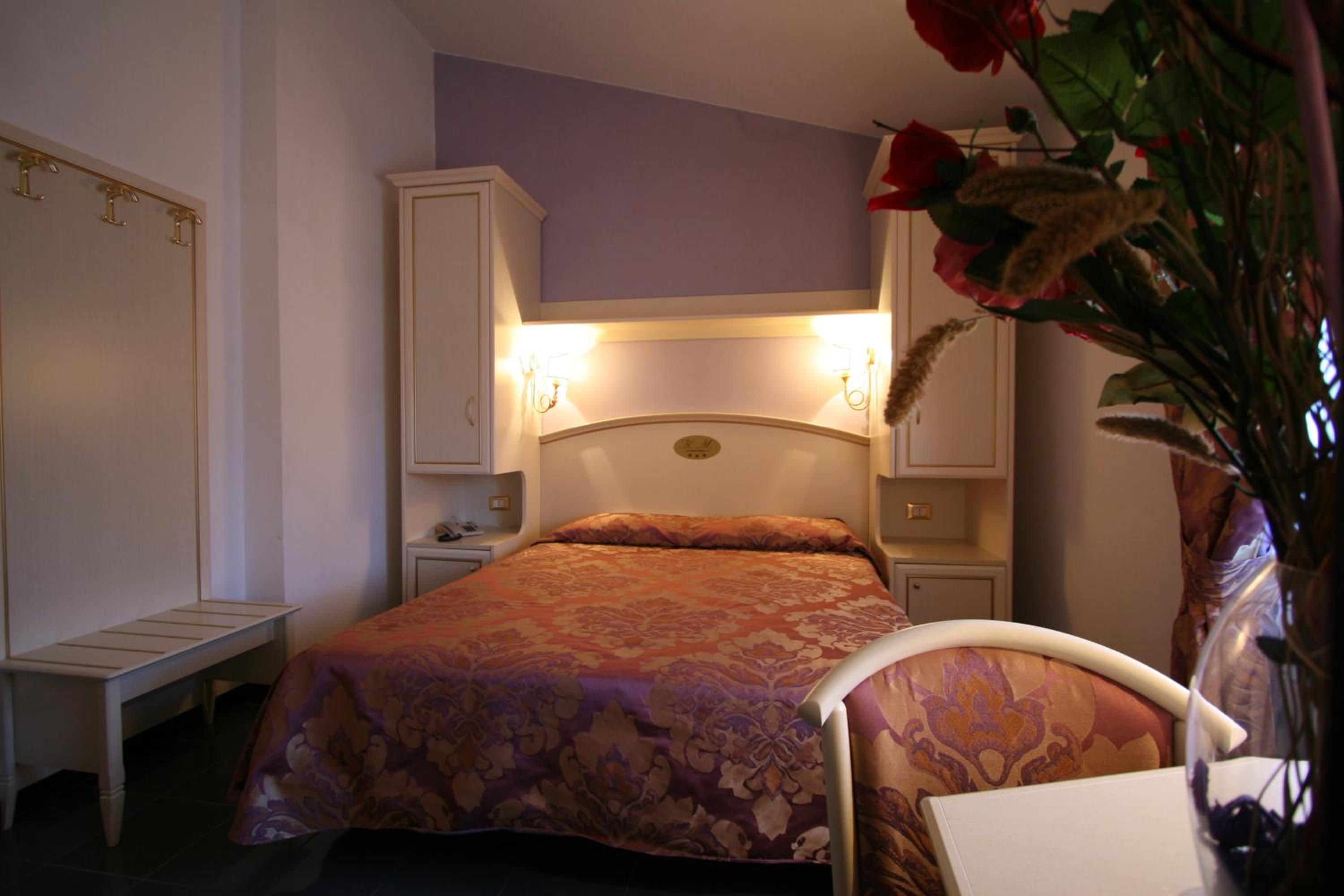Standard Double Room photo 3