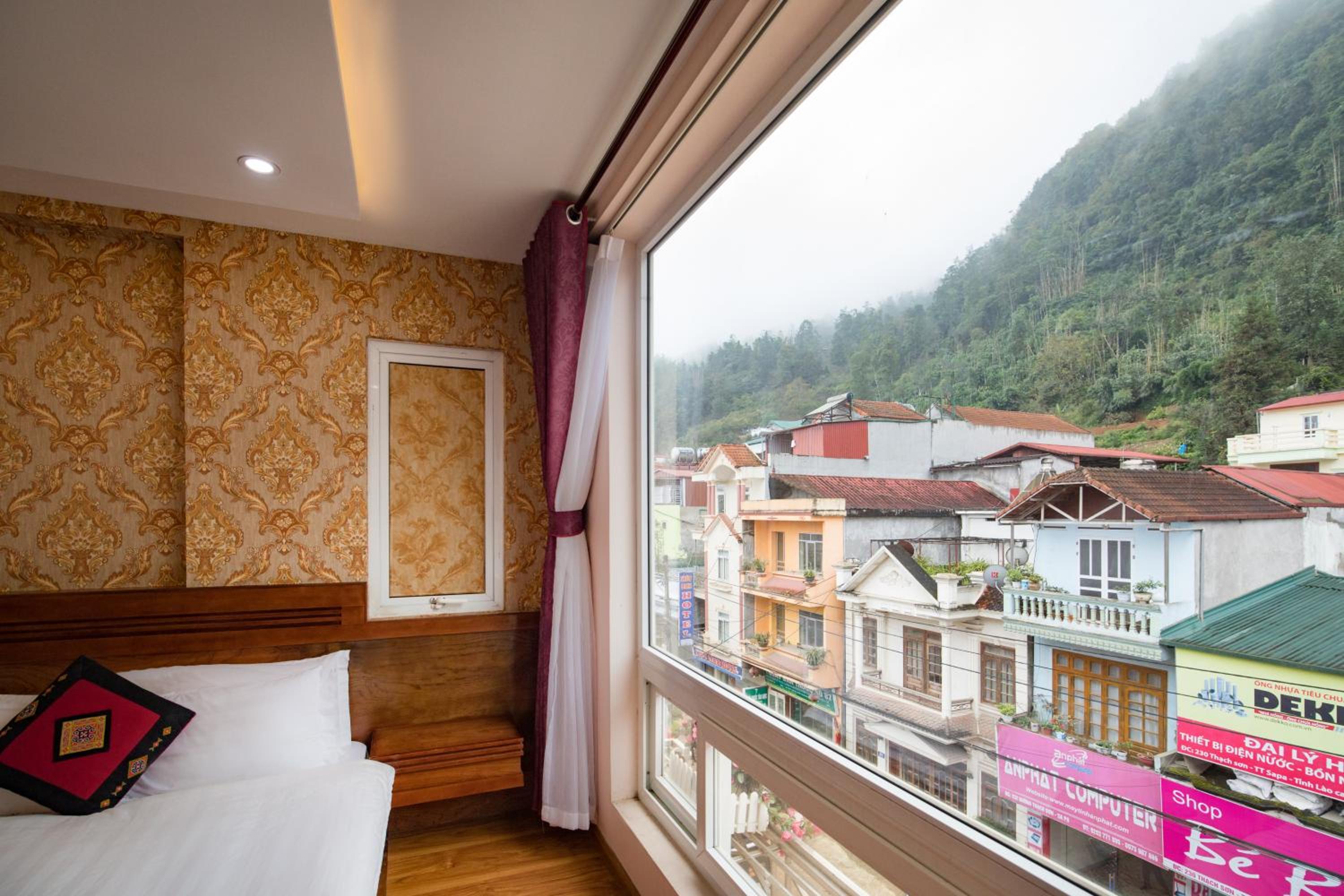 Deluxe Double or Twin Room with City View photo 2