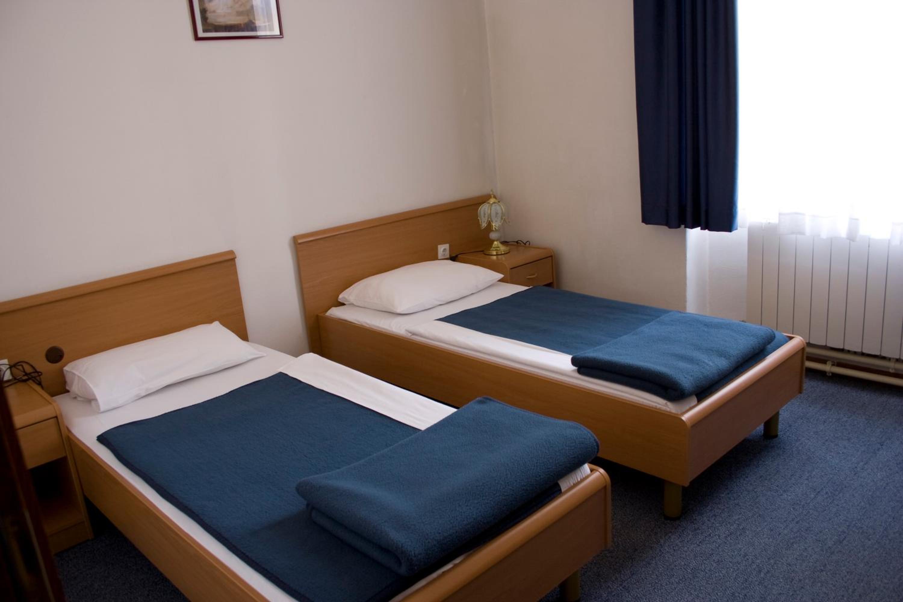 Twin Room - Photo 1