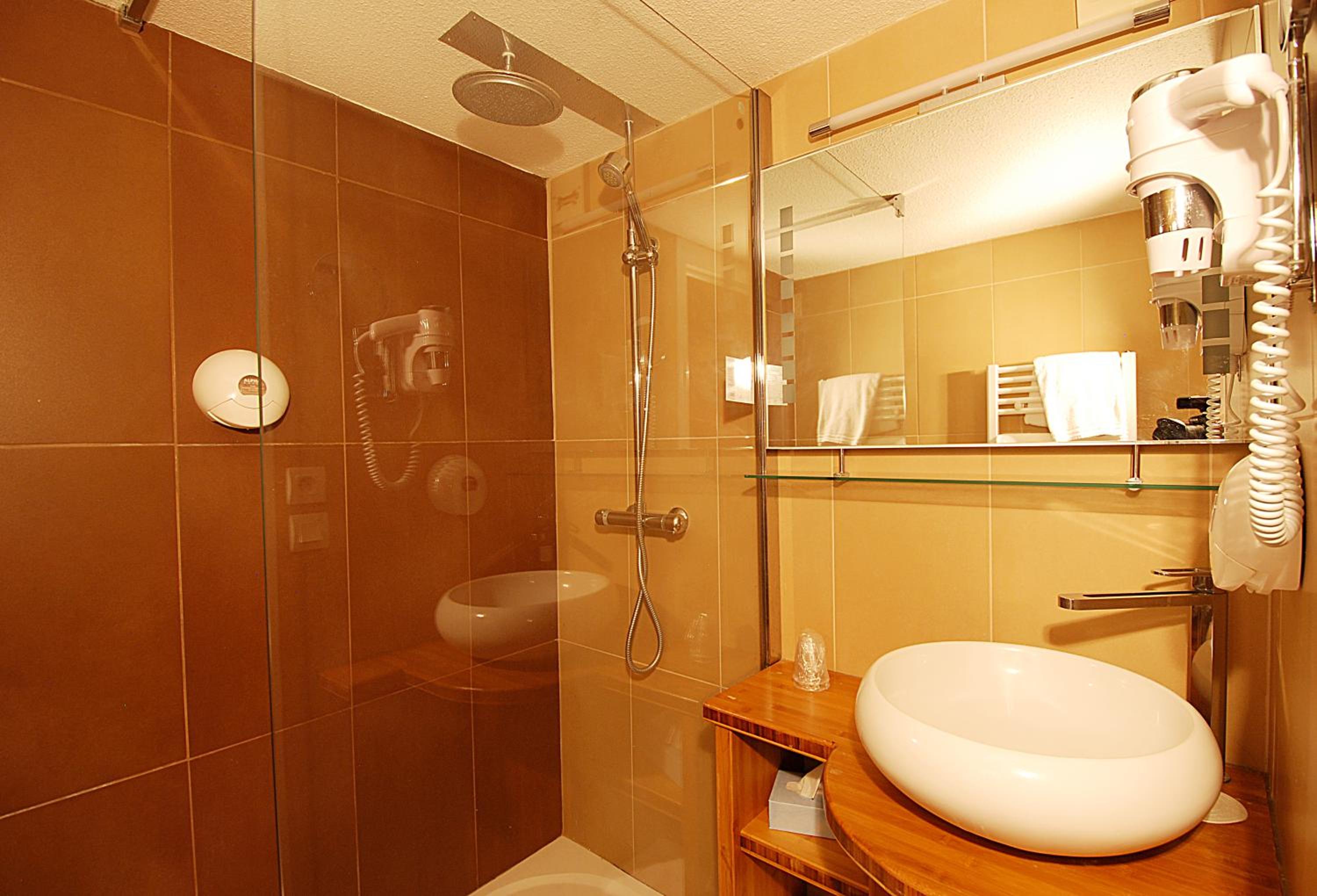 Superior Suite - Photo 7
