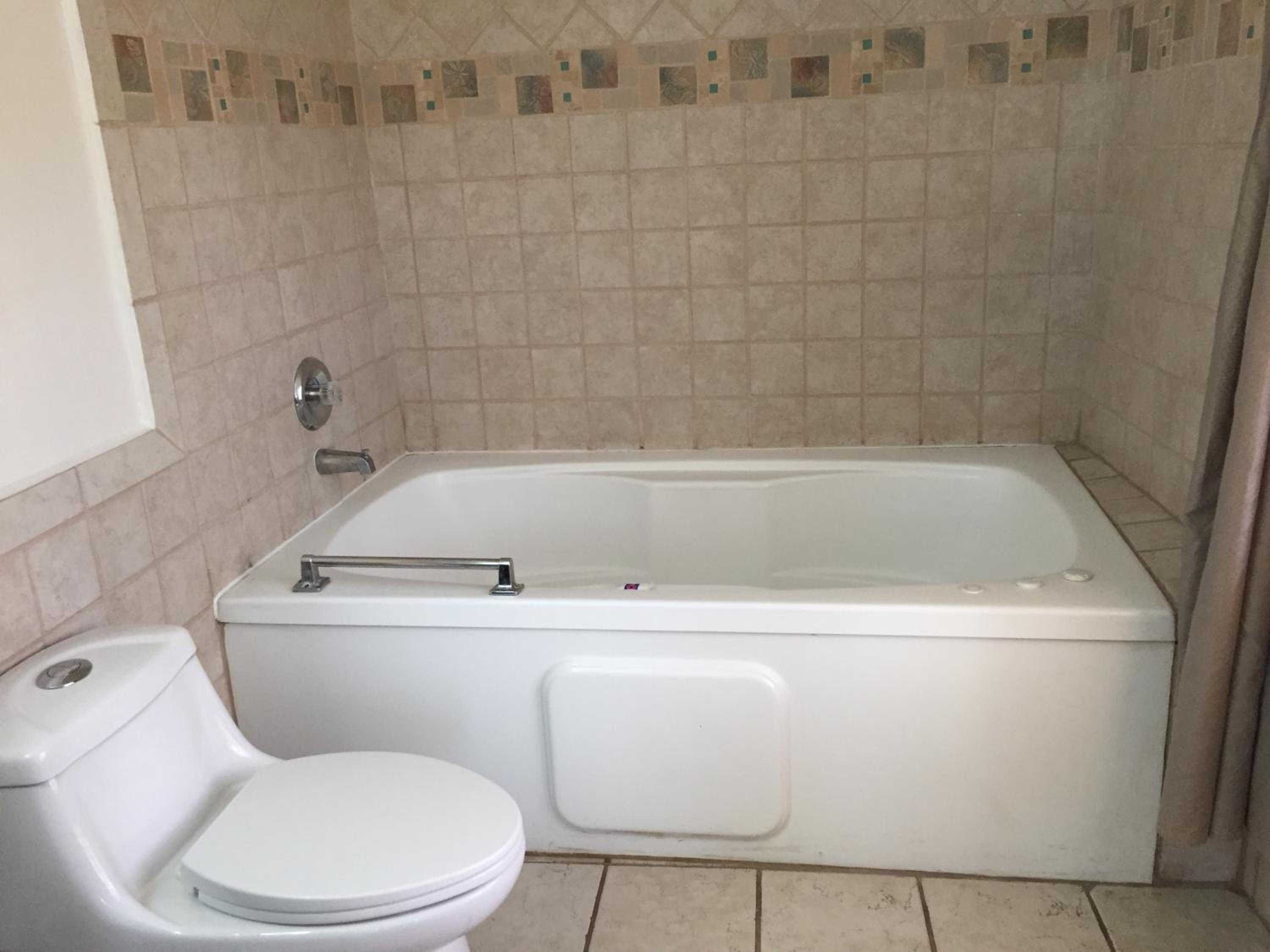 King Room with Spa Bath - Non-Smoking - Photo 5